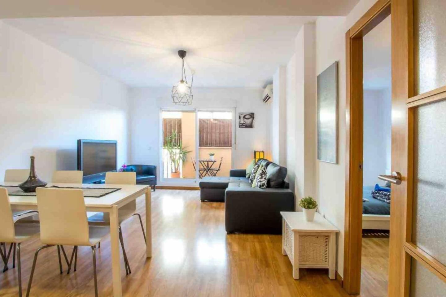 One-Bedroom Apartment photo 3