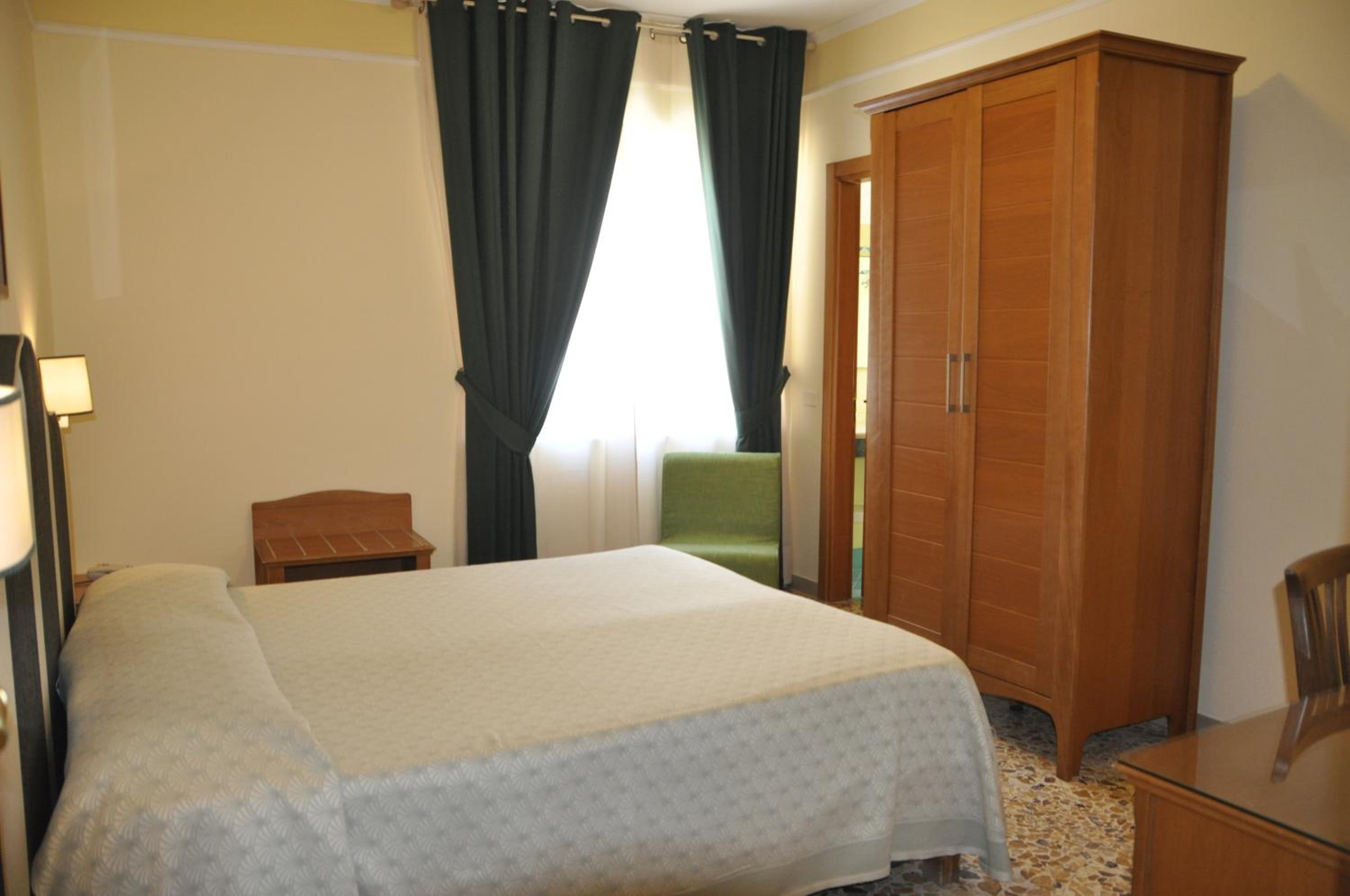 Economy Double or Twin Room photo 3