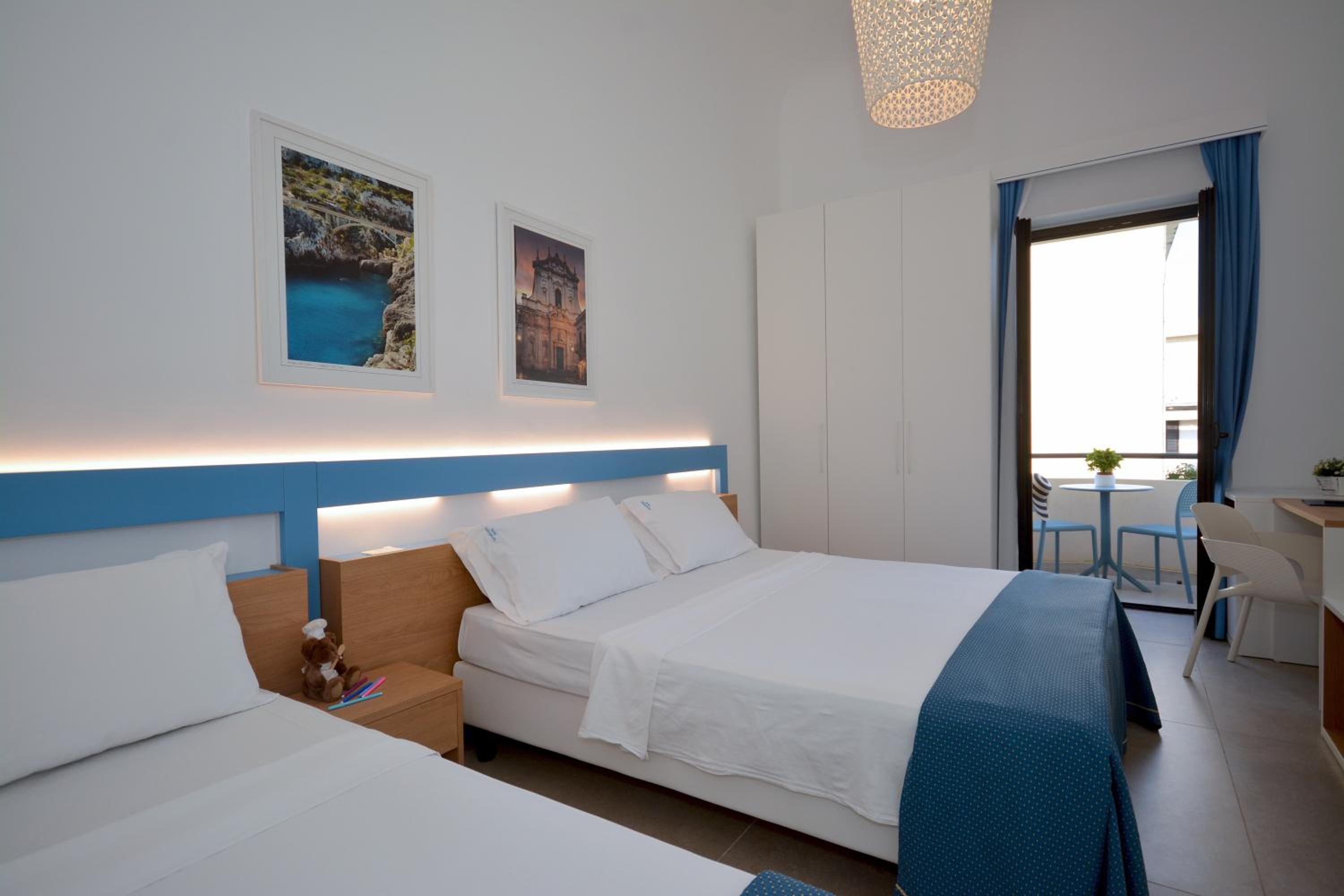 Triple Room with Balcony and Lateral Sea View