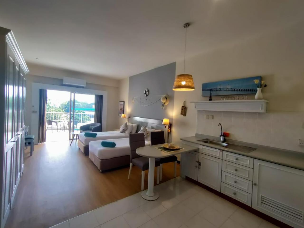Studio With Balcony - Photo 1