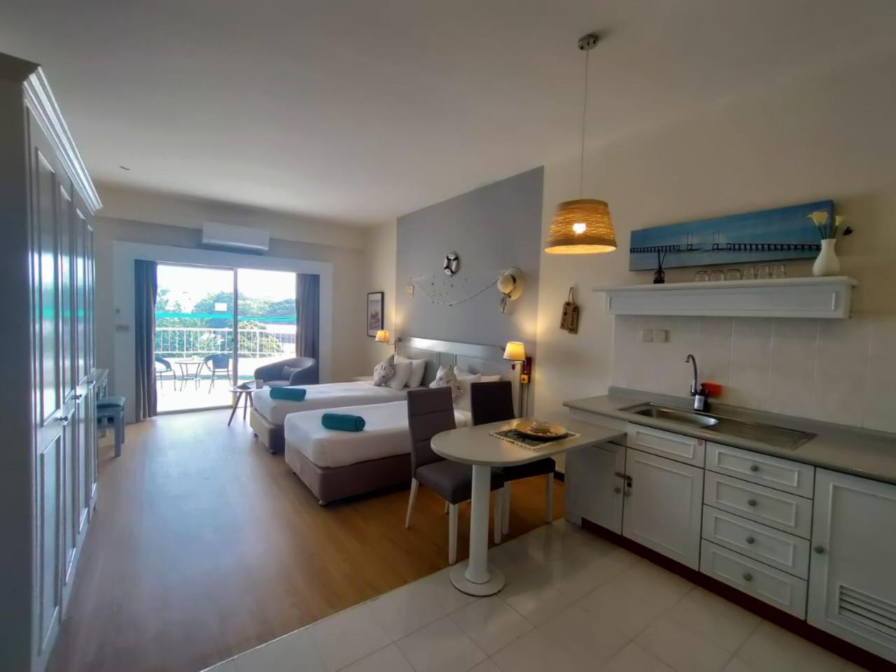 Studio With Balcony - Photo 6