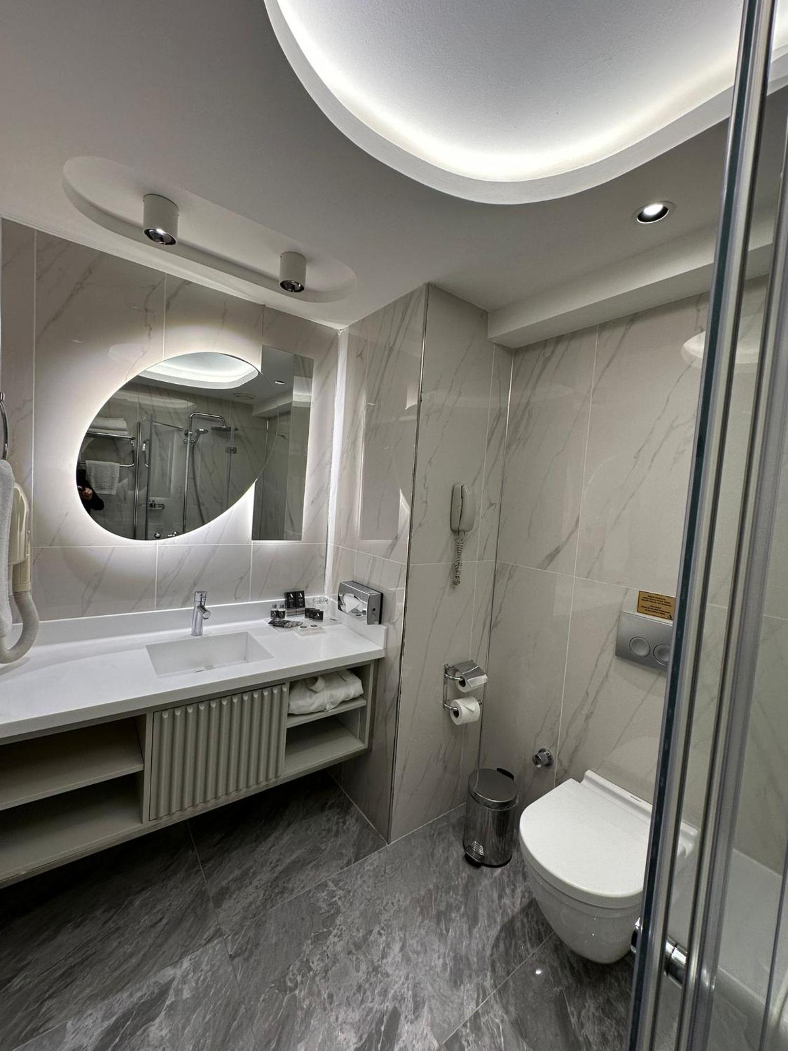 King Suite - Photo 2