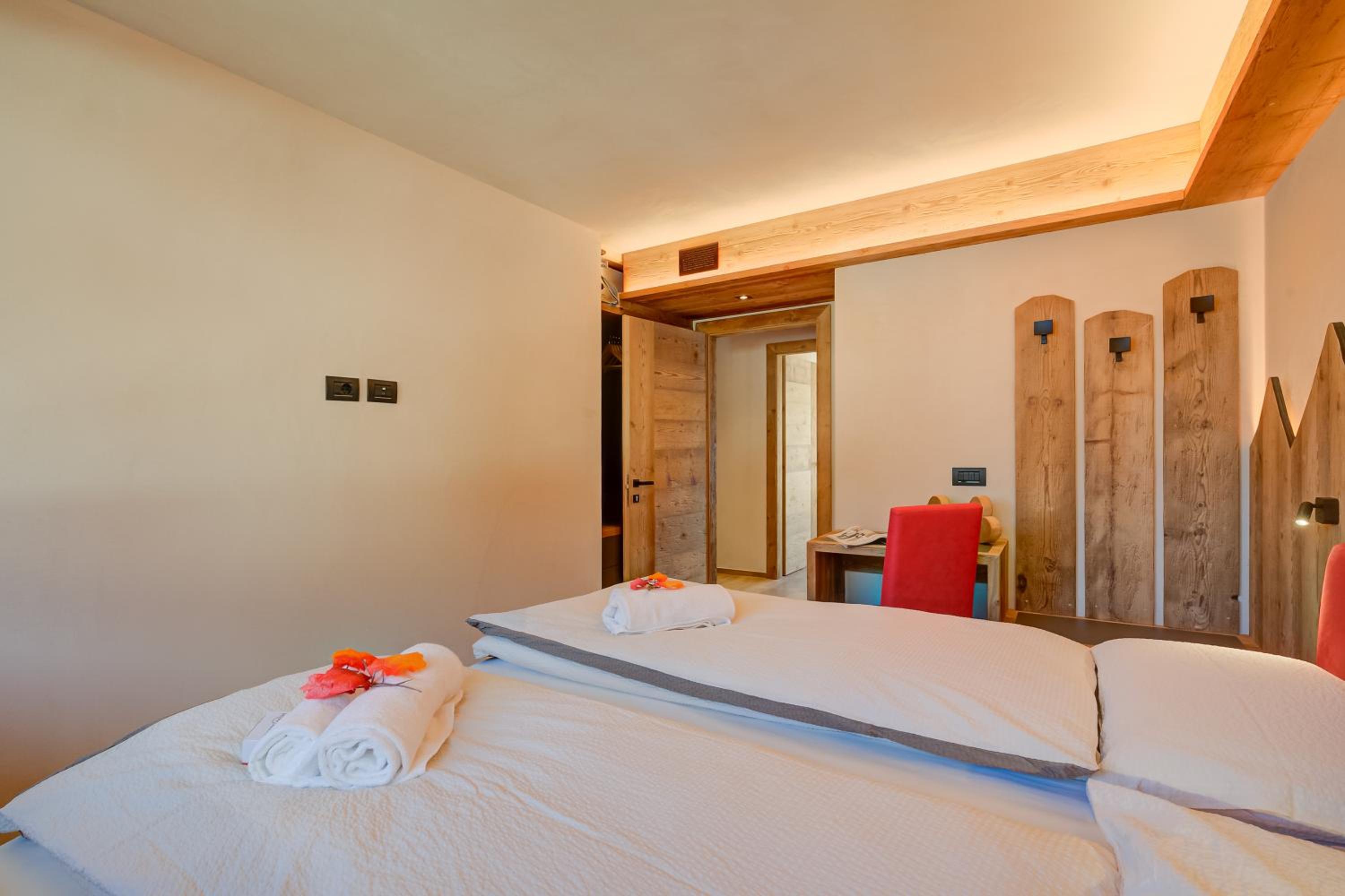 Four Bedroom Apartment with Terrace photo 2