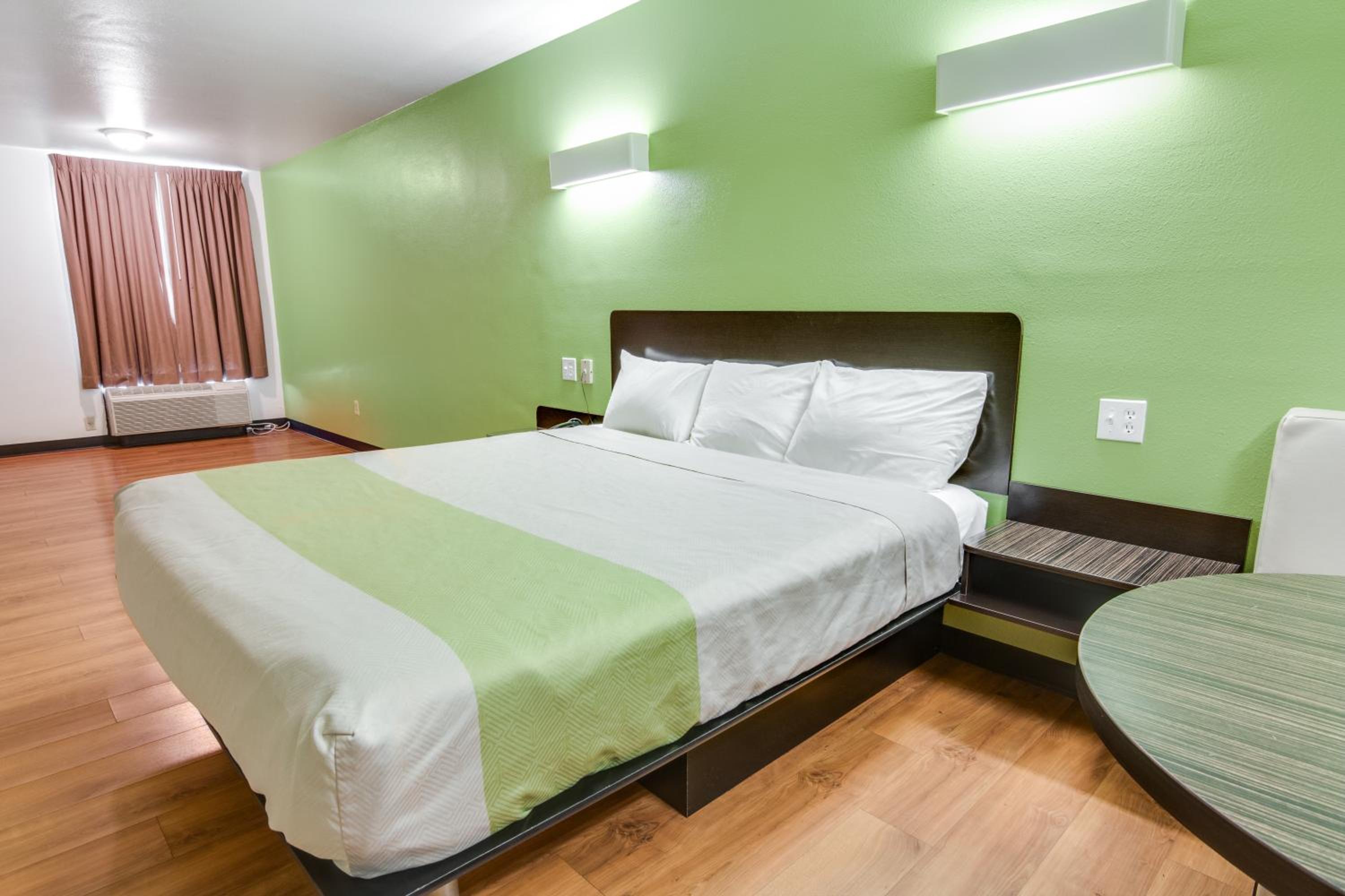 King Room - Disability Access - Non-Smoking