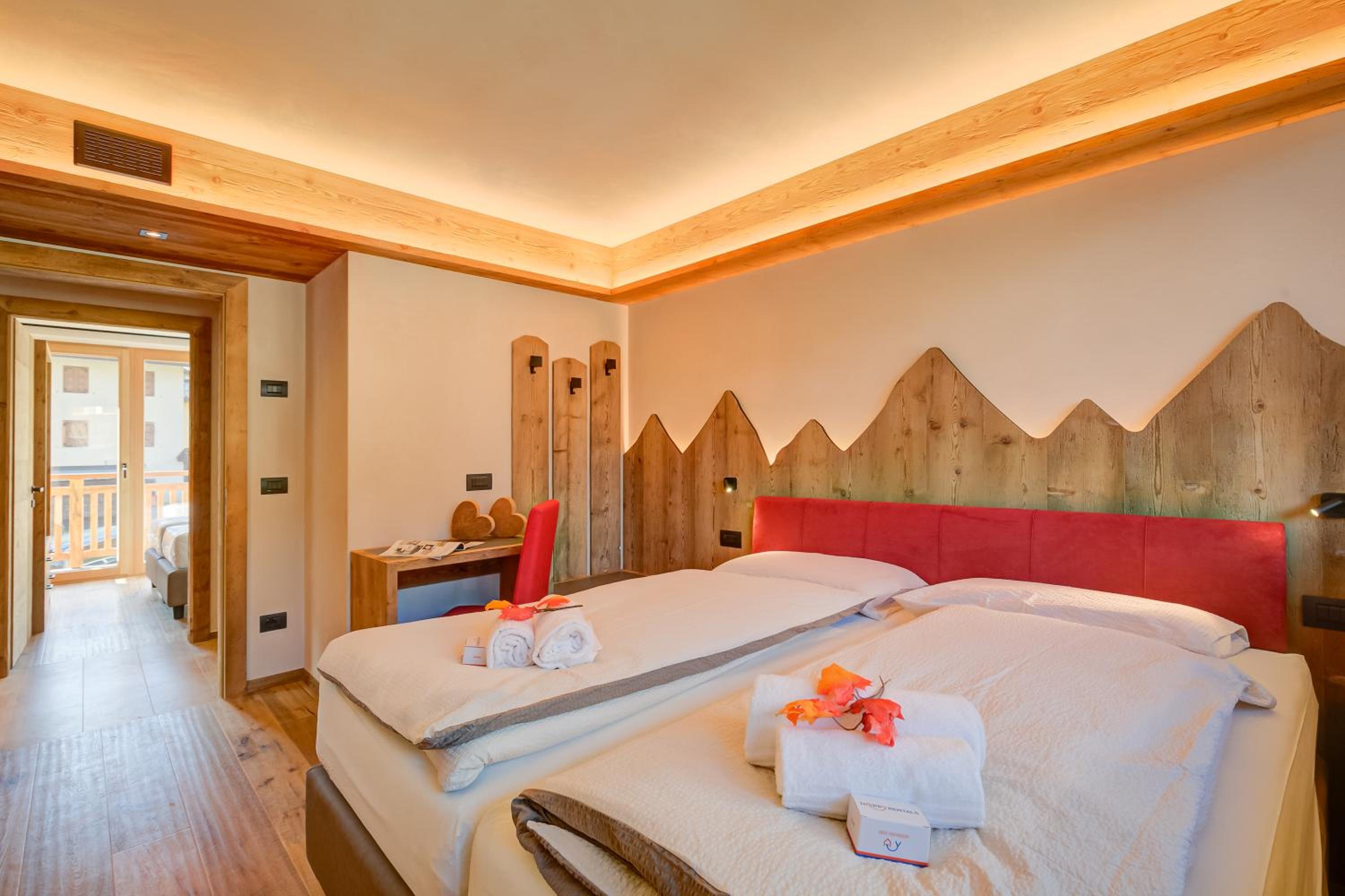 Four Bedroom Apartment with Terrace photo 3