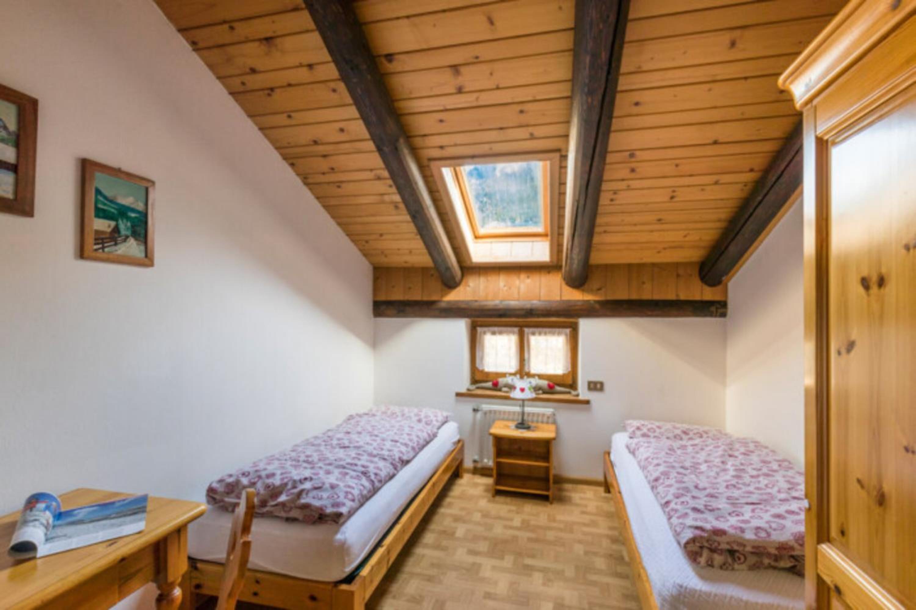 Two-Bedroom Apartment with Mountain View photo 3