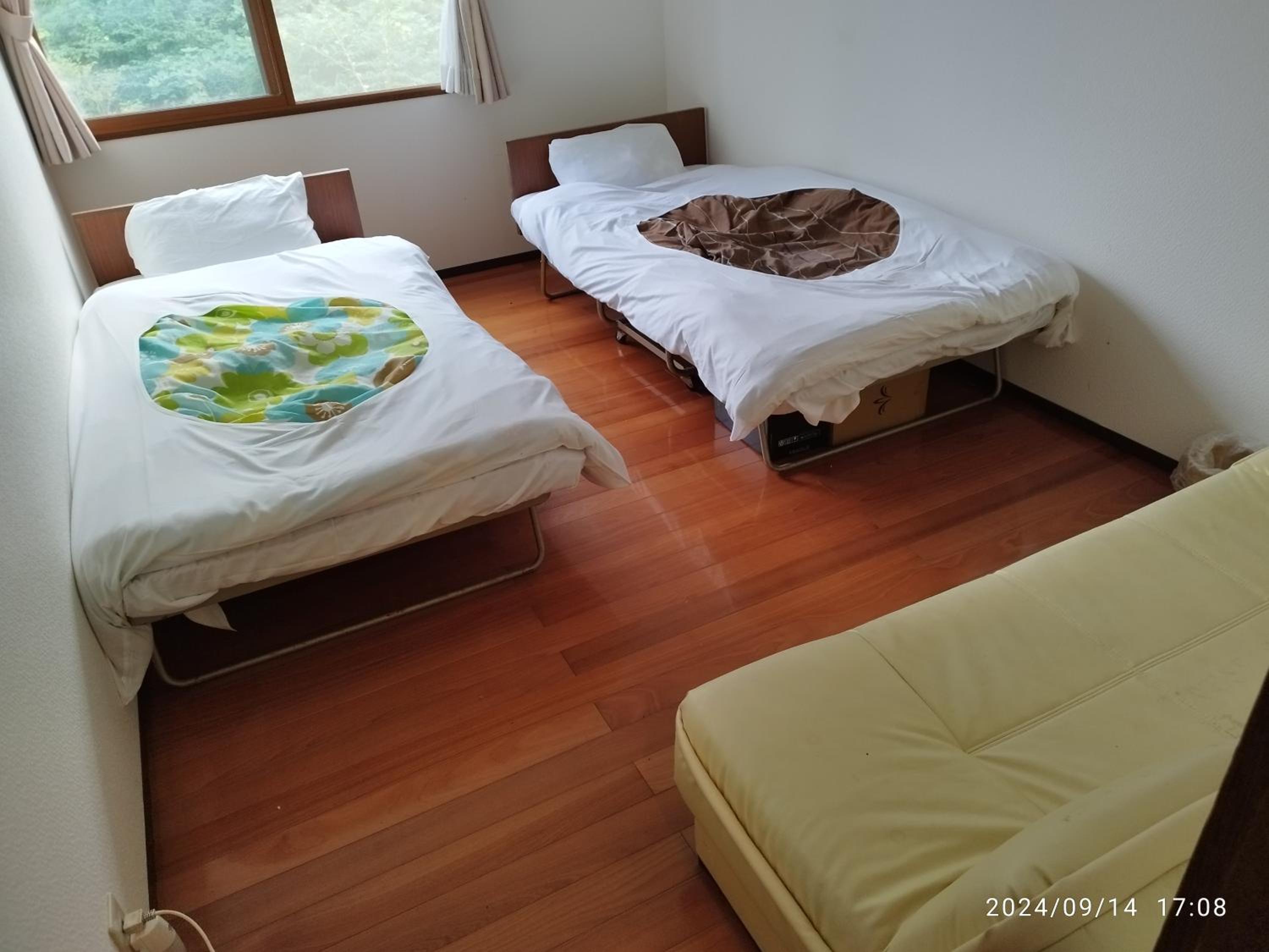 Economy Twin Room