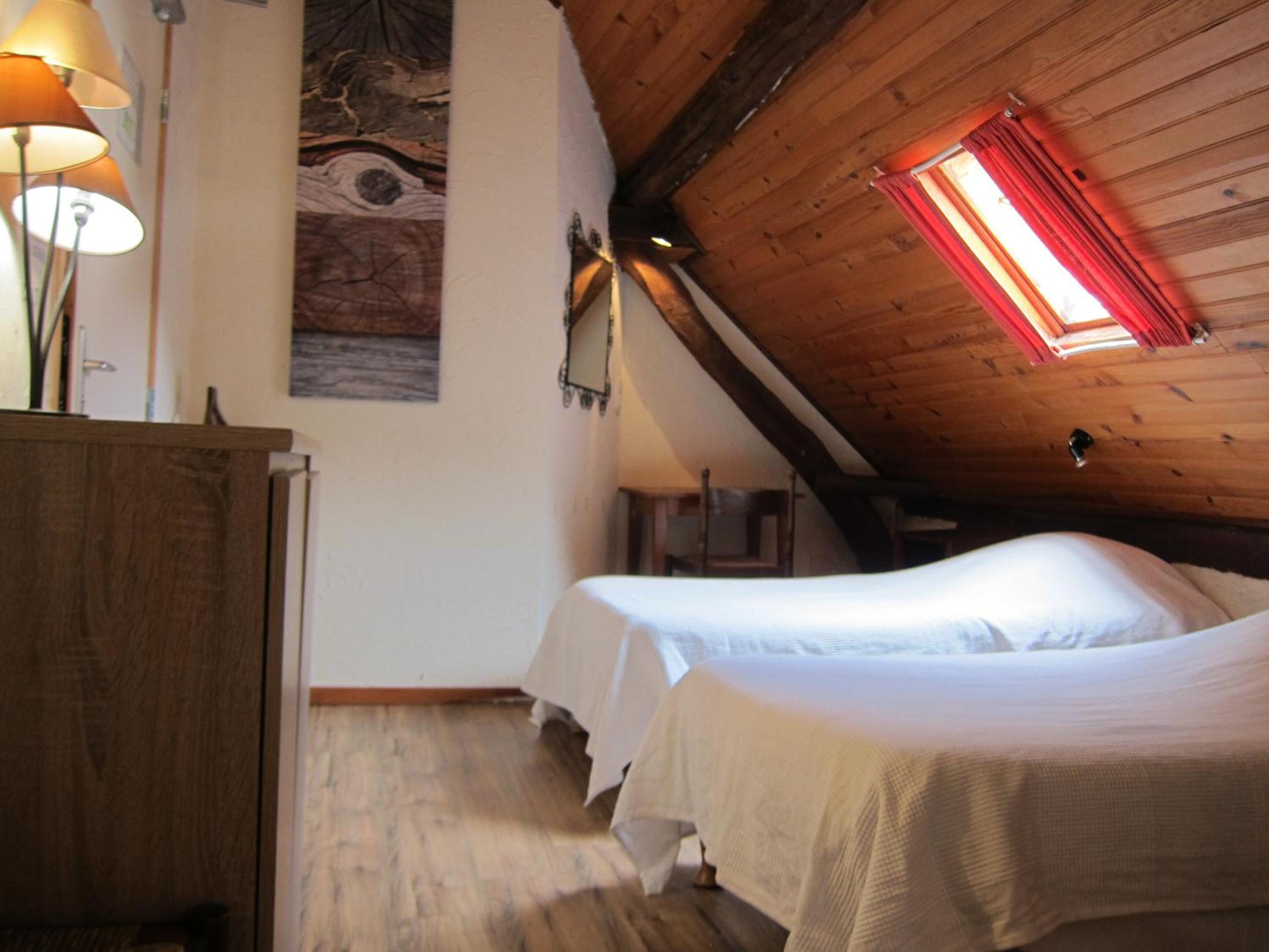 Twin Room with Bath photo 2