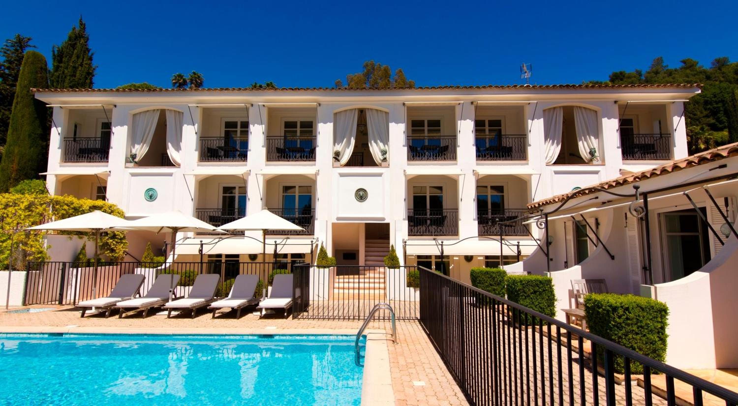 Signature Suite - Photo 3