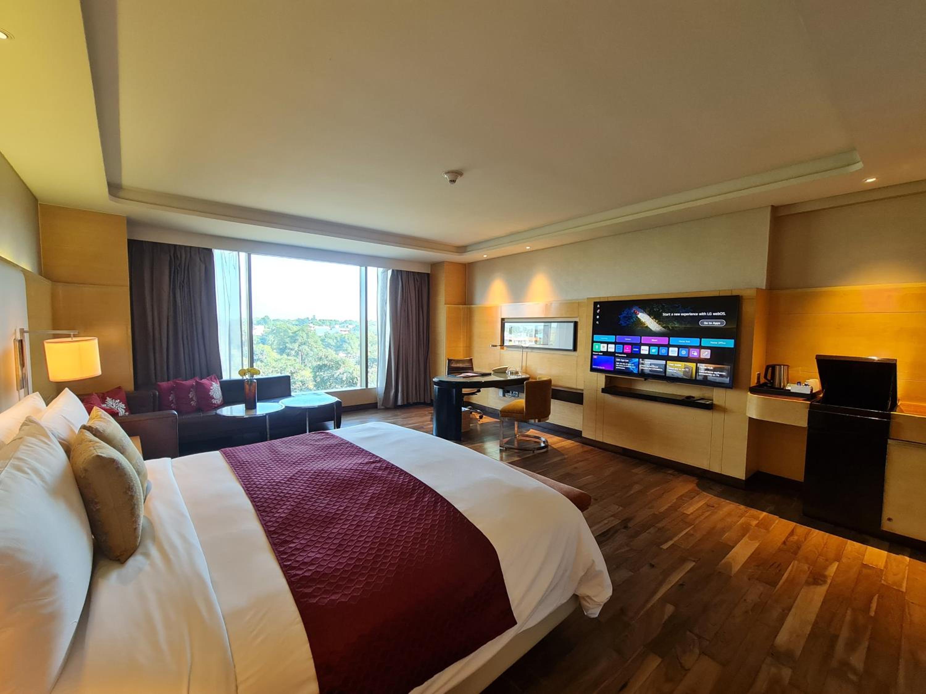 Studio King with complimentary Breakfast & Club access with unlimited IMFL Beverages 5PM to 7PM. 25% F&B discount at JW Café, Saffron, and XO