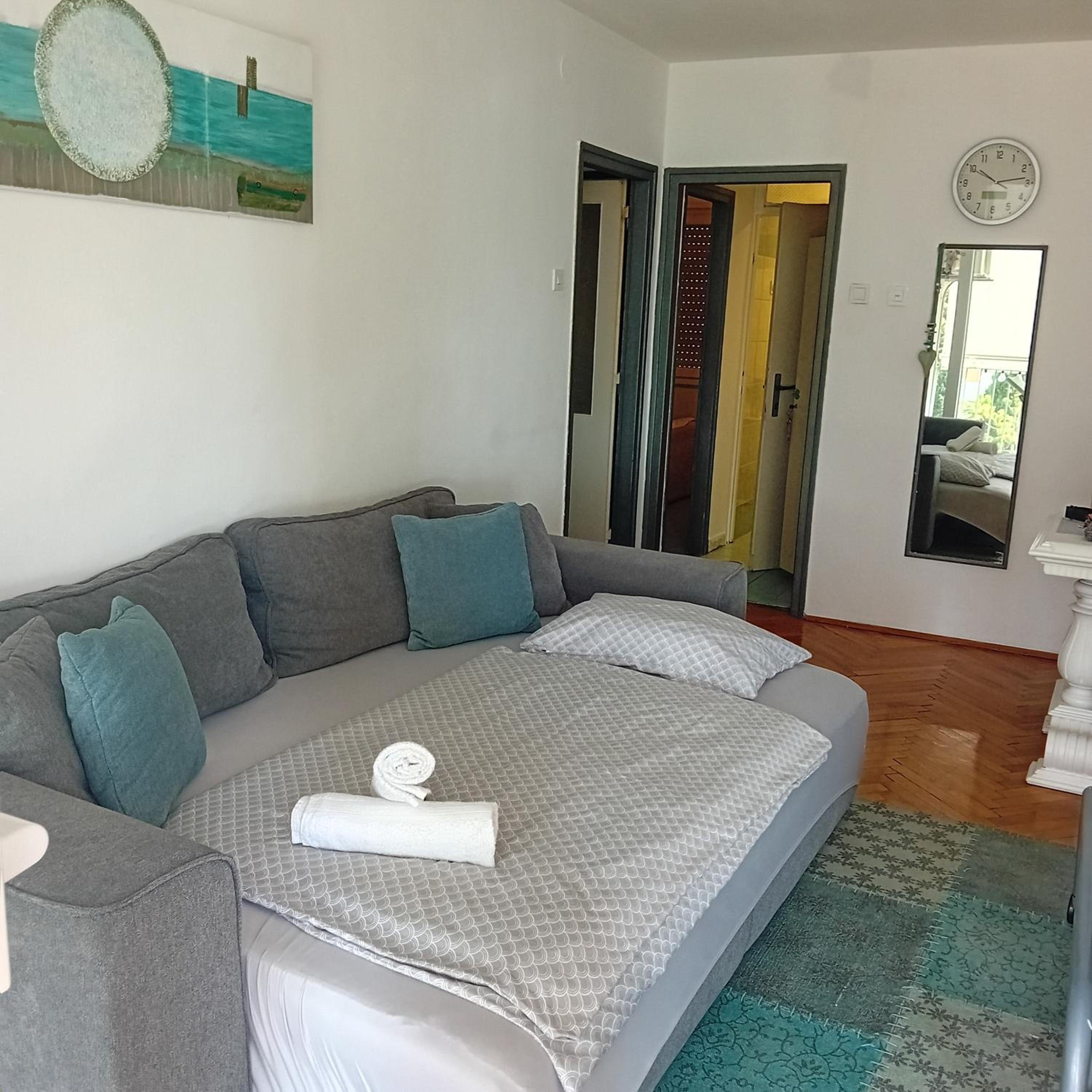 One-Bedroom Apartment - Photo 4