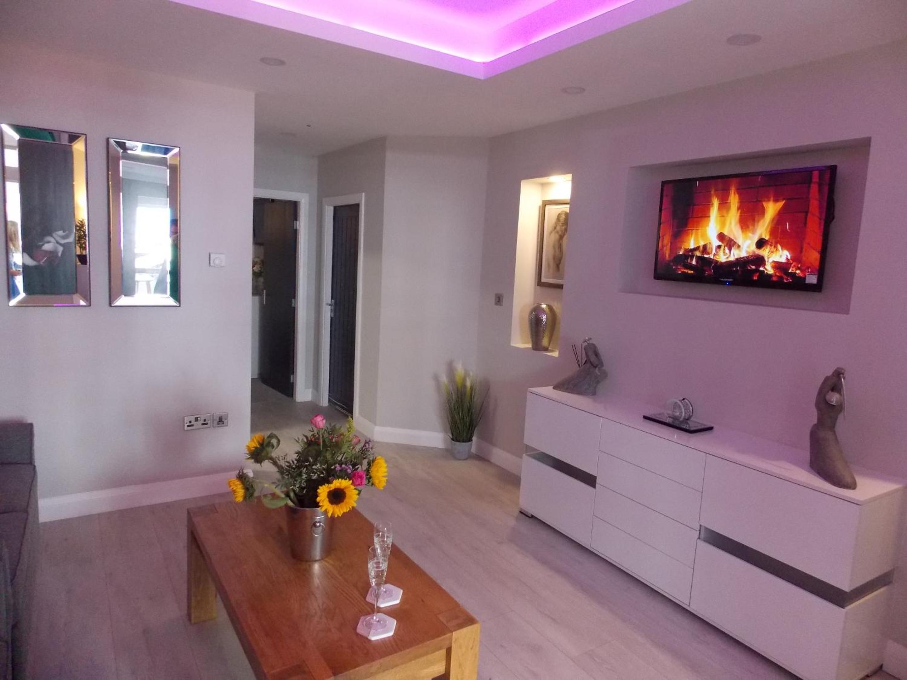 One-Bedroom Apartment - Photo 1