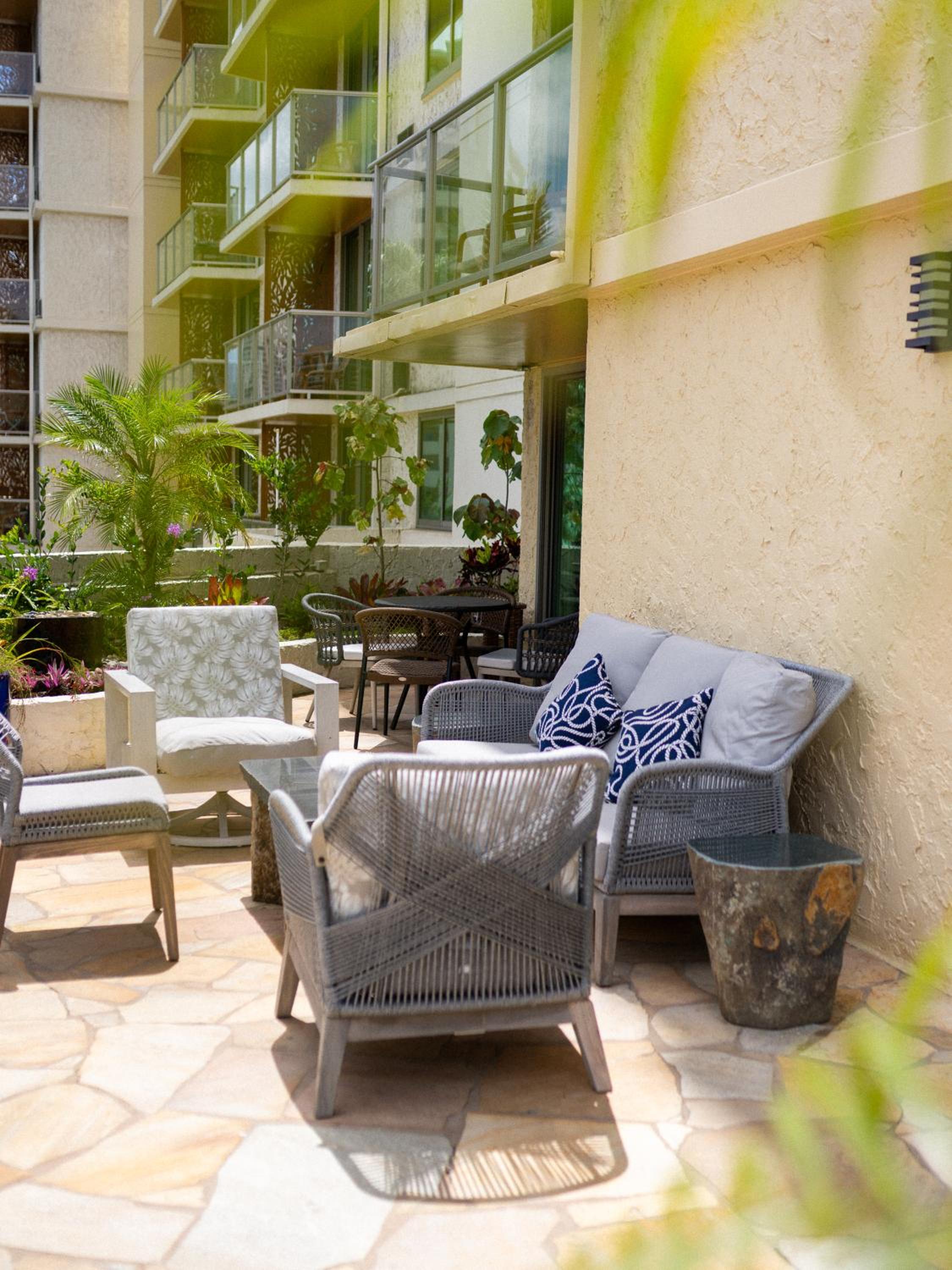 Family One Bedroom Suite Park & Pool Views with Full Kitchen - Photo 6