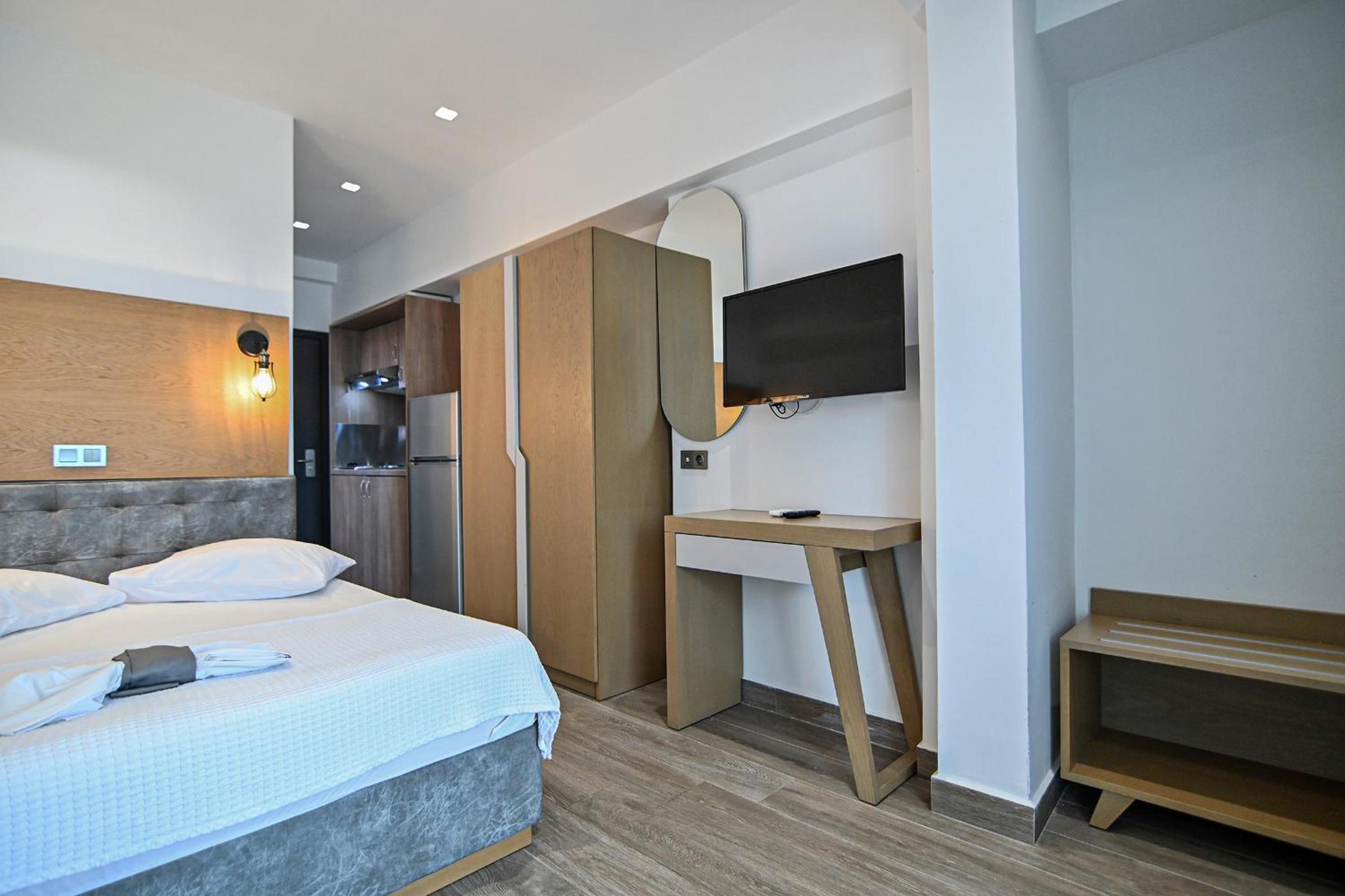 Economy Quadruple Room - Photo 15