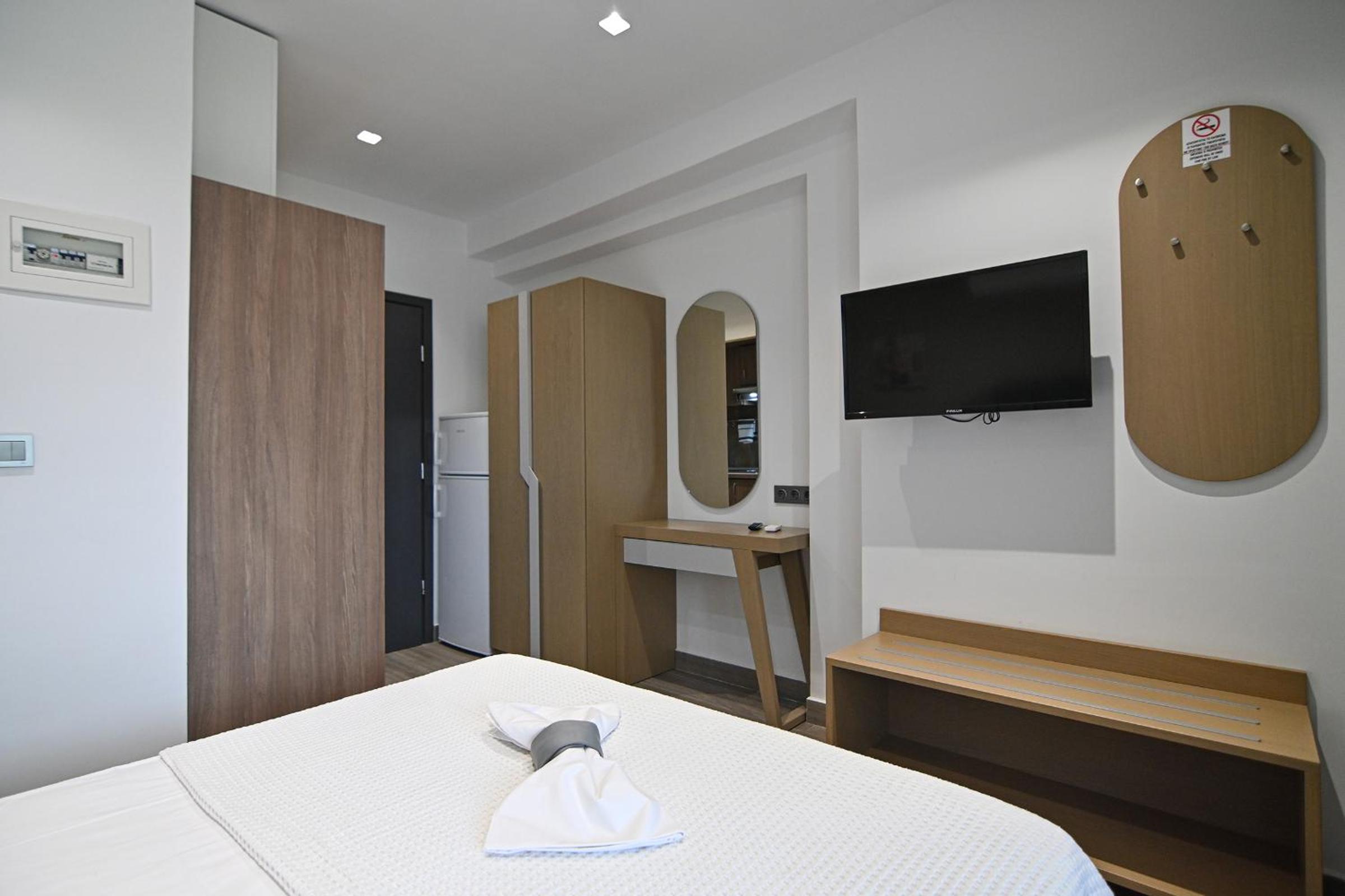 Economy Quadruple Room - Photo 14