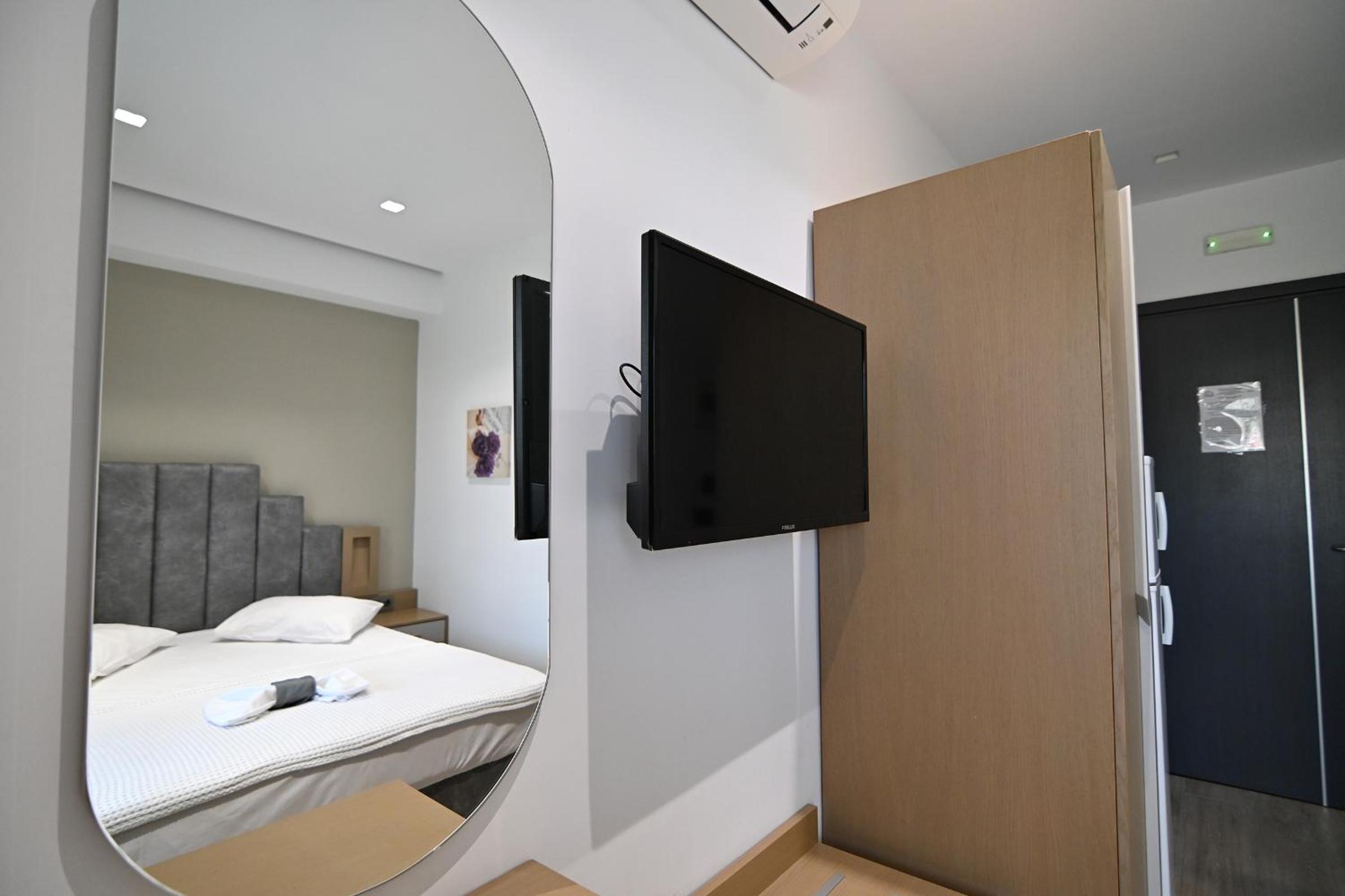 Economy Quadruple Room - Photo 21