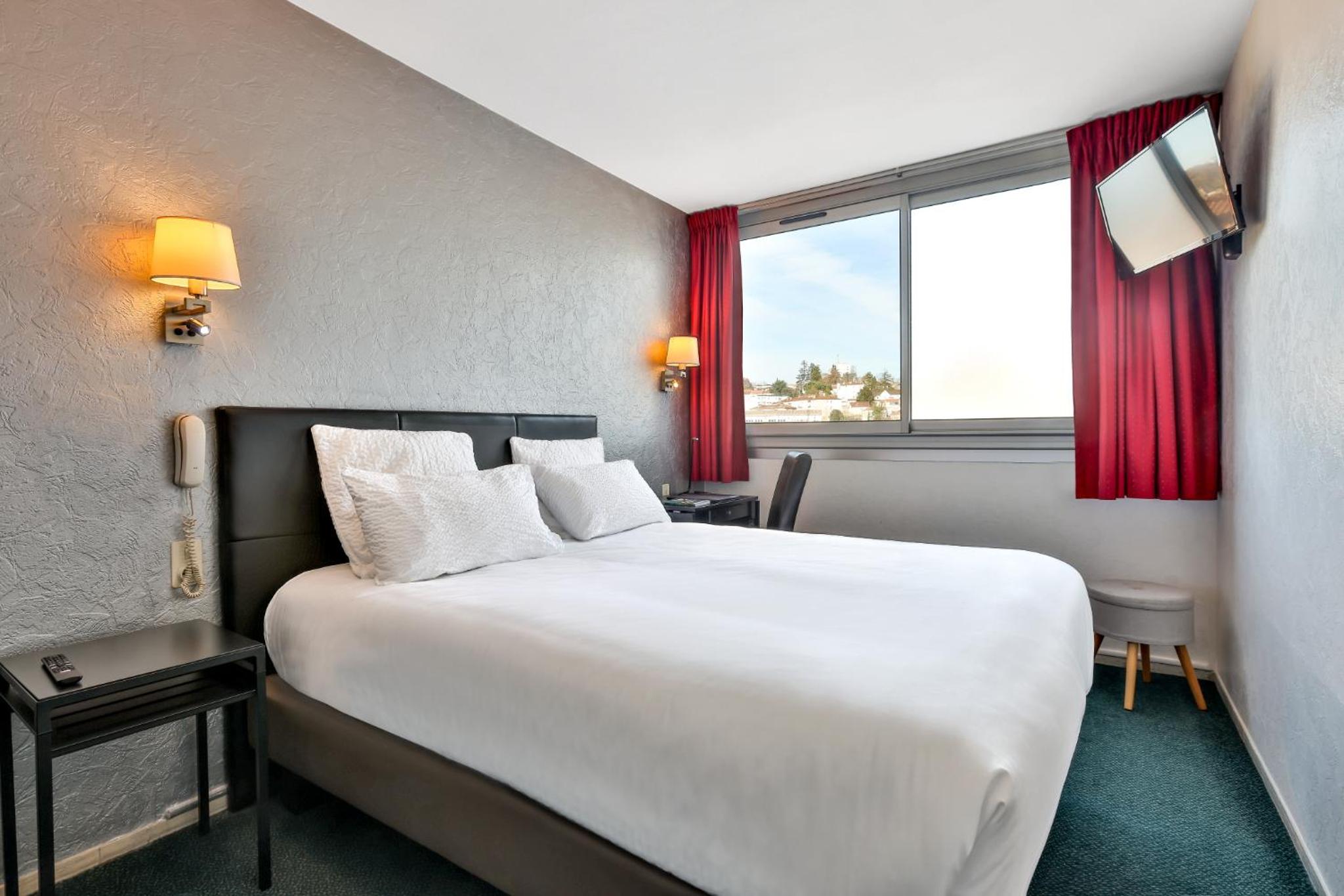 Single Room with Double Bed photo 3