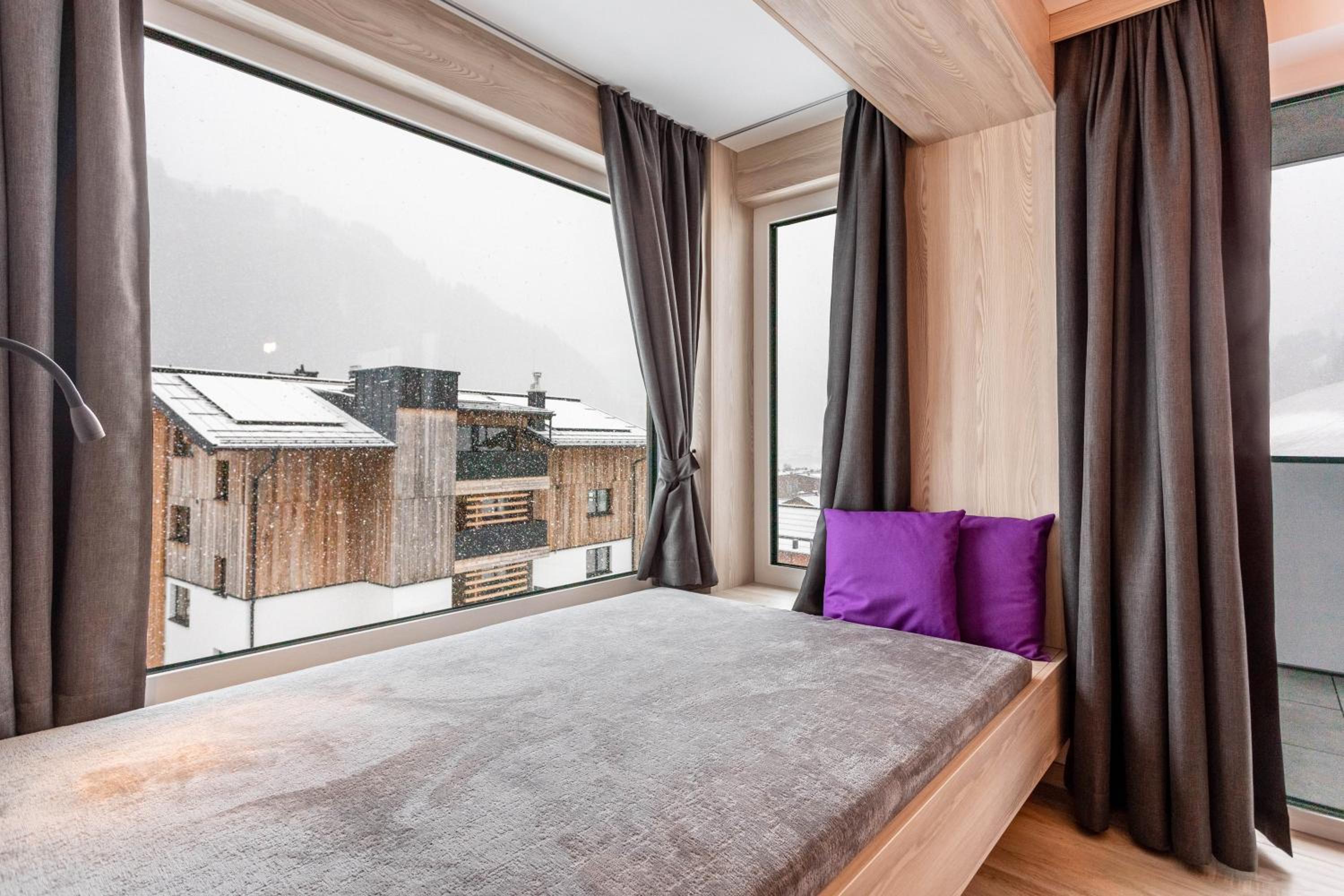 Two-Bedroom Deluxe Apartment with Balcony