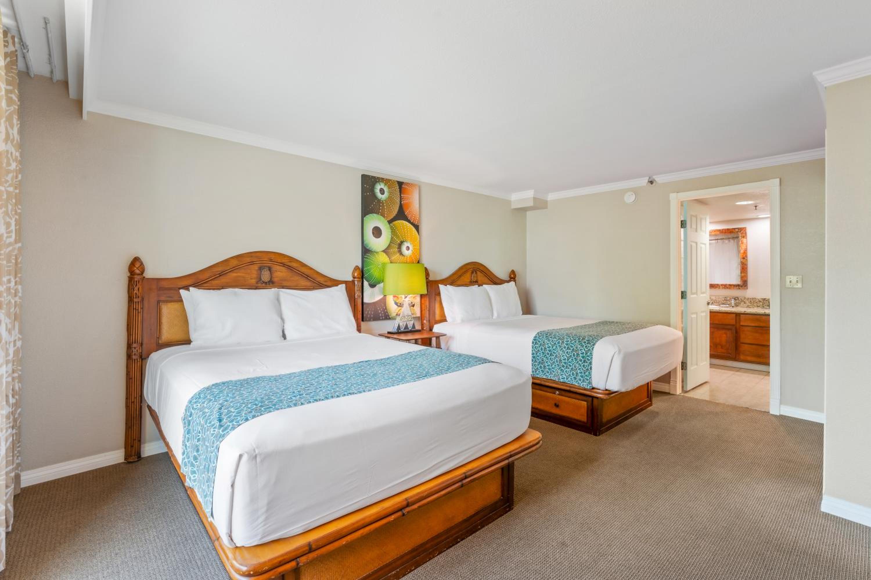 Family One Bedroom Suite Park & Pool Views with Full Kitchen - Photo 4