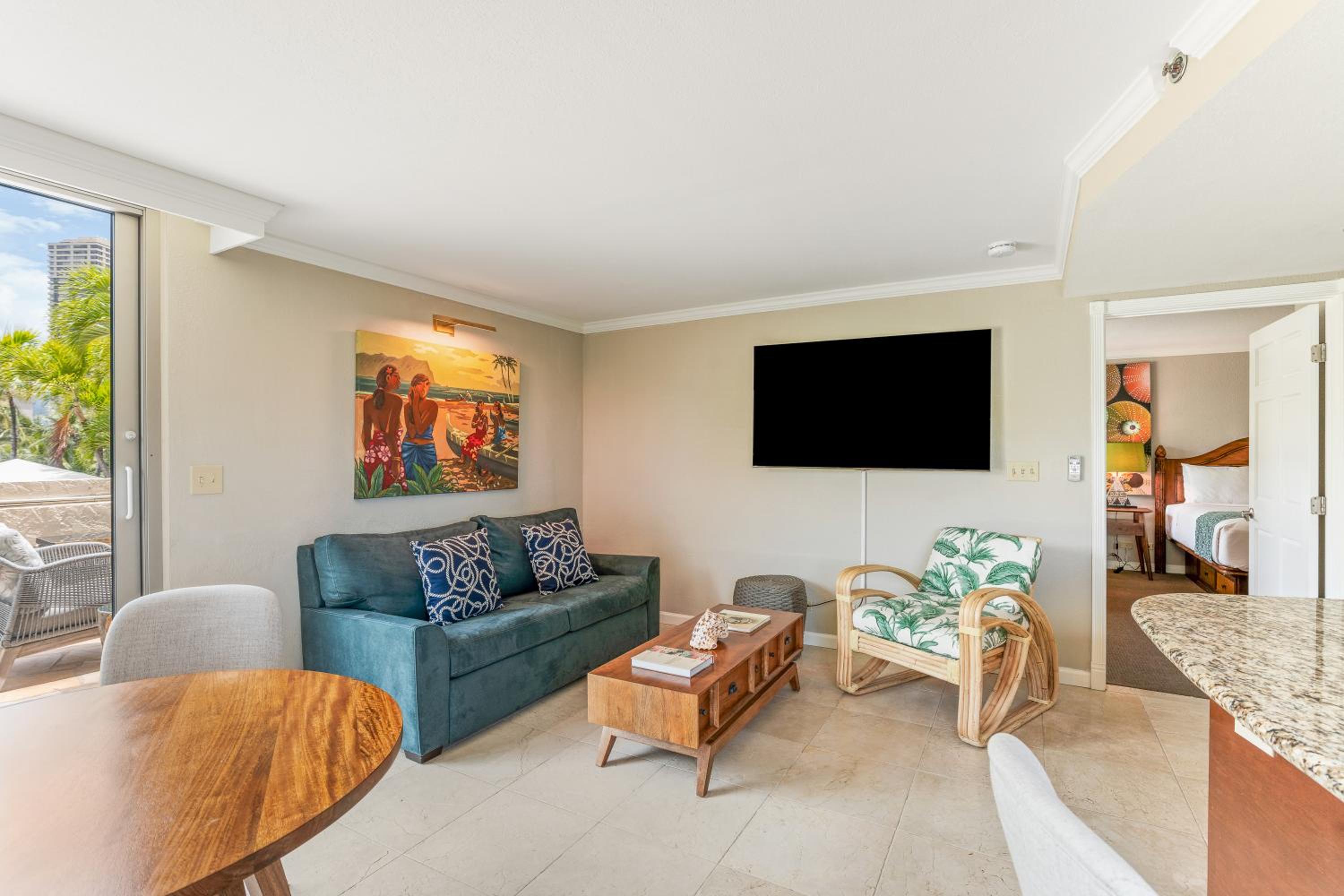 Family One Bedroom Suite Park & Pool Views with Full Kitchen - Photo 5