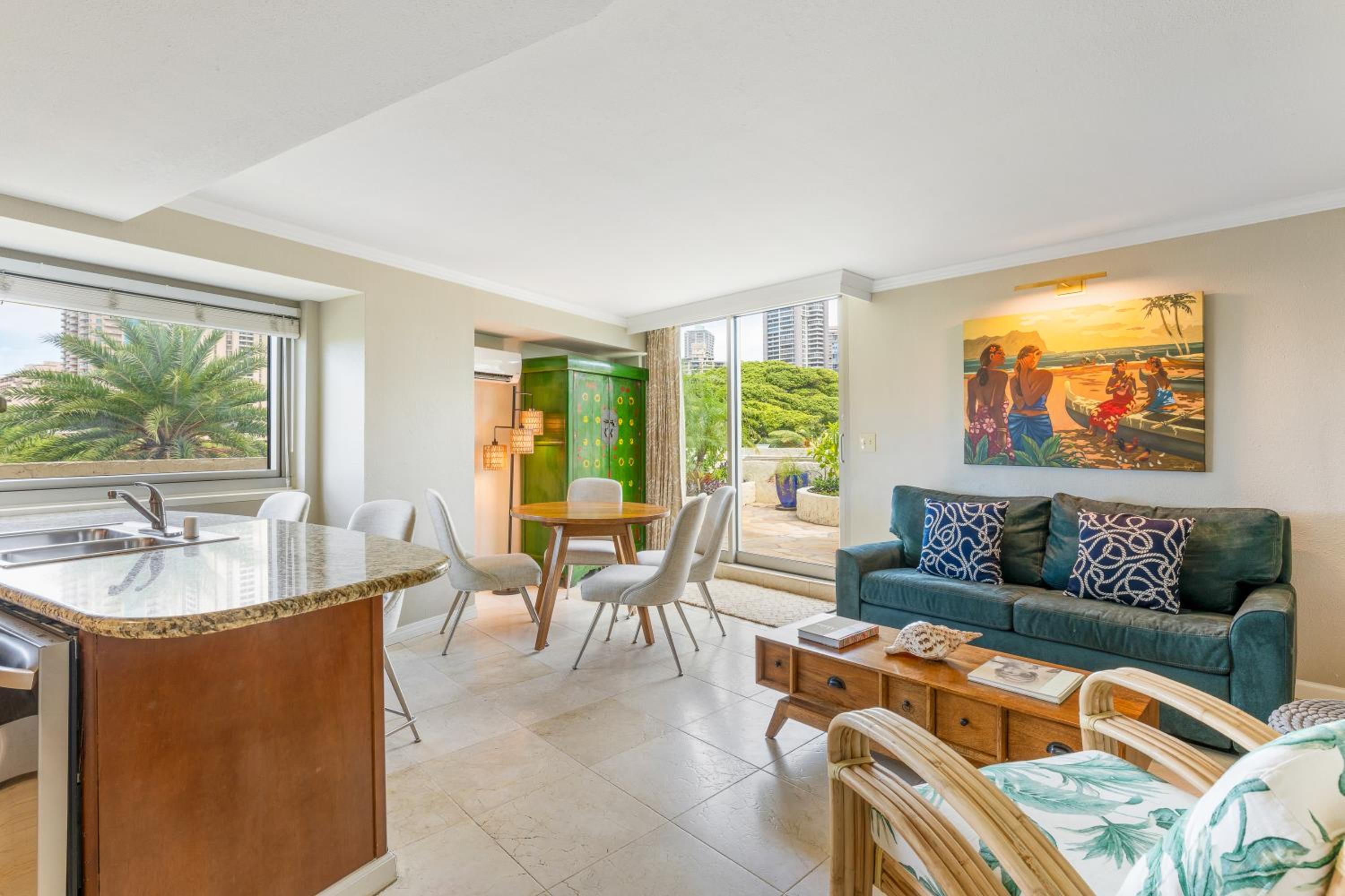 Family One Bedroom Suite Park & Pool Views with Full Kitchen - Photo 3