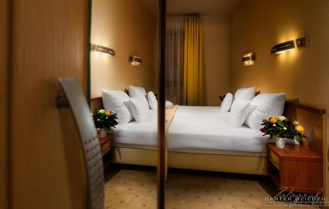 Twin Room - Photo 12
