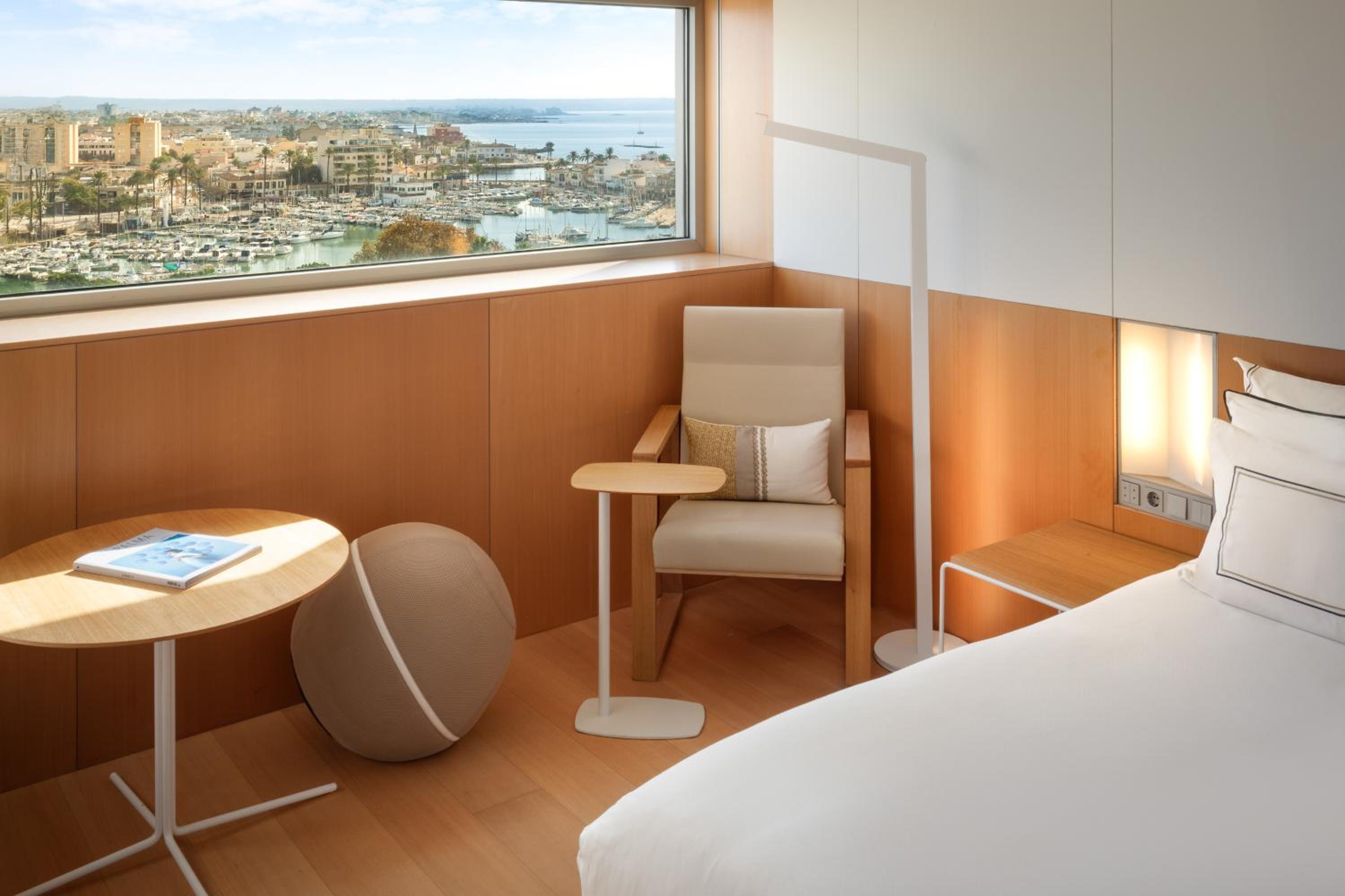 Double or Twin Room with Sea View - The Level thumbnail 6