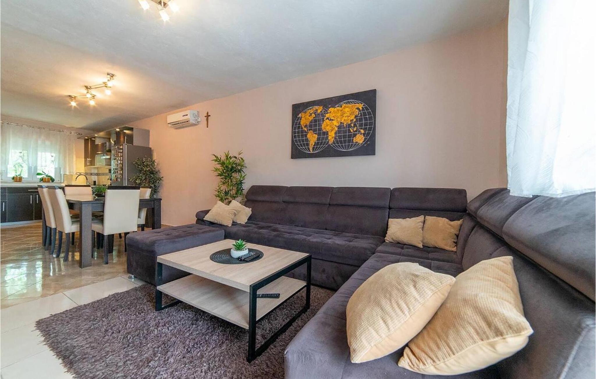 Four-Bedroom Vacation Home photo 1