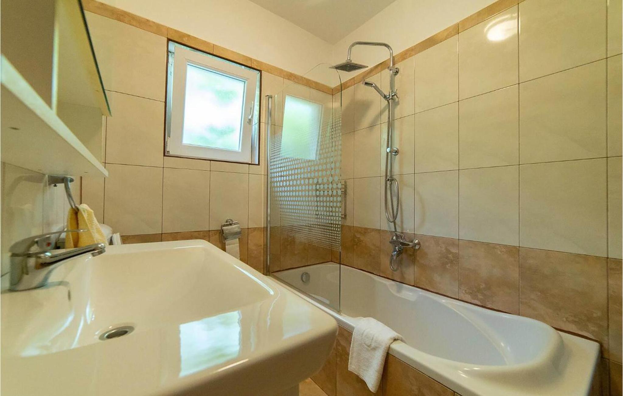 Four-Bedroom Vacation Home photo 3