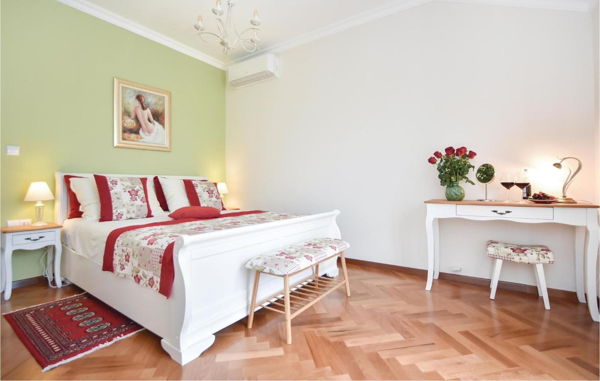 Seven-Bedroom Holiday Home photo 3