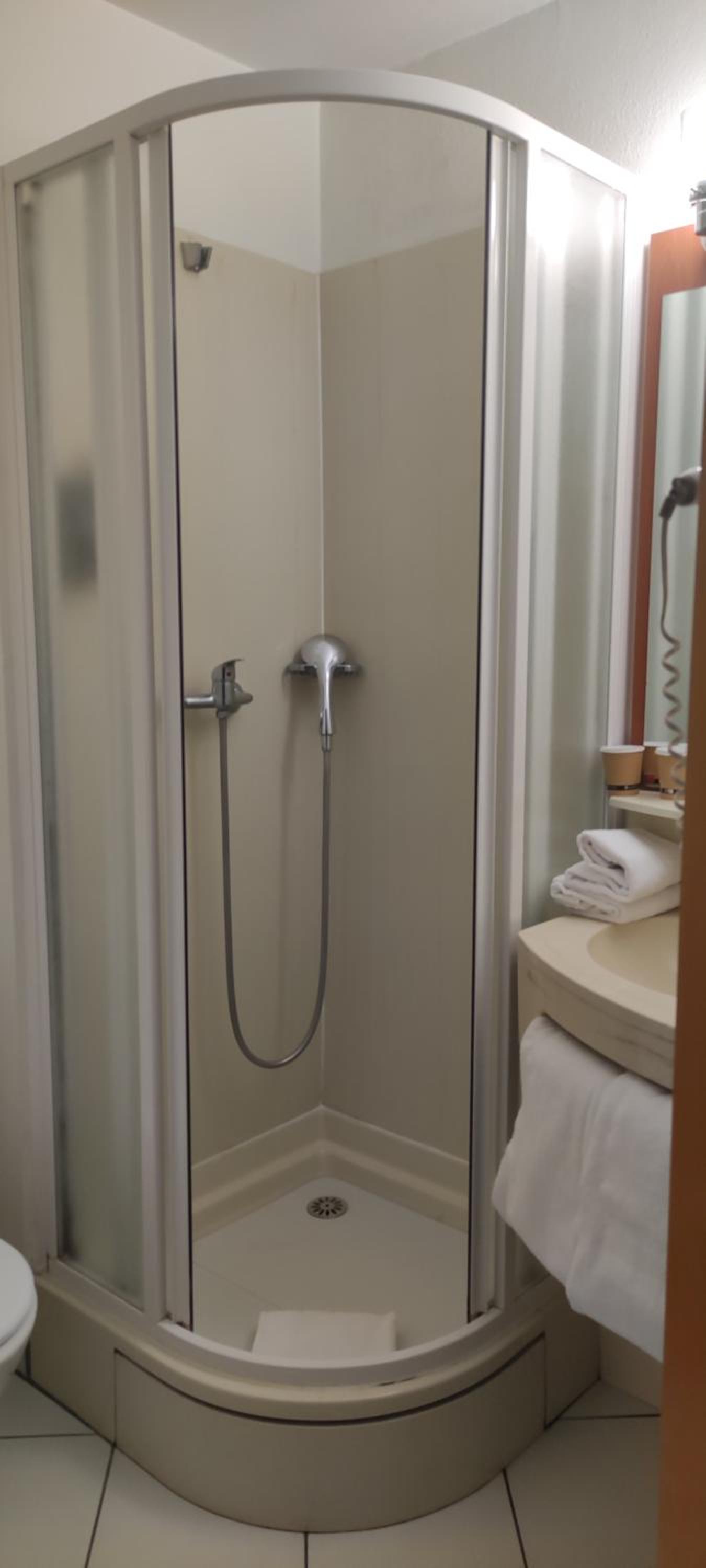 Standard Twin Room photo 3