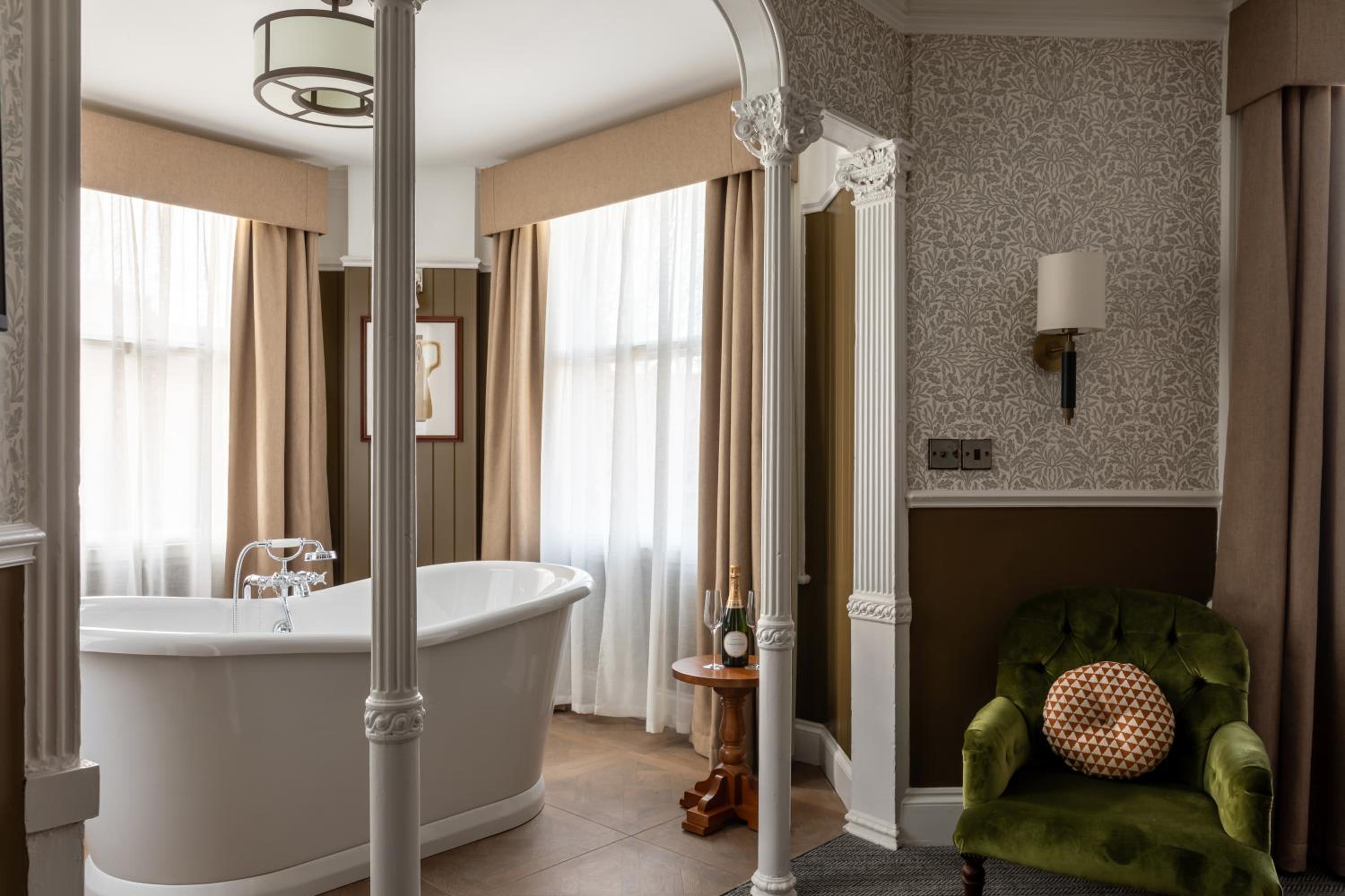 Luxury Suite photo 3