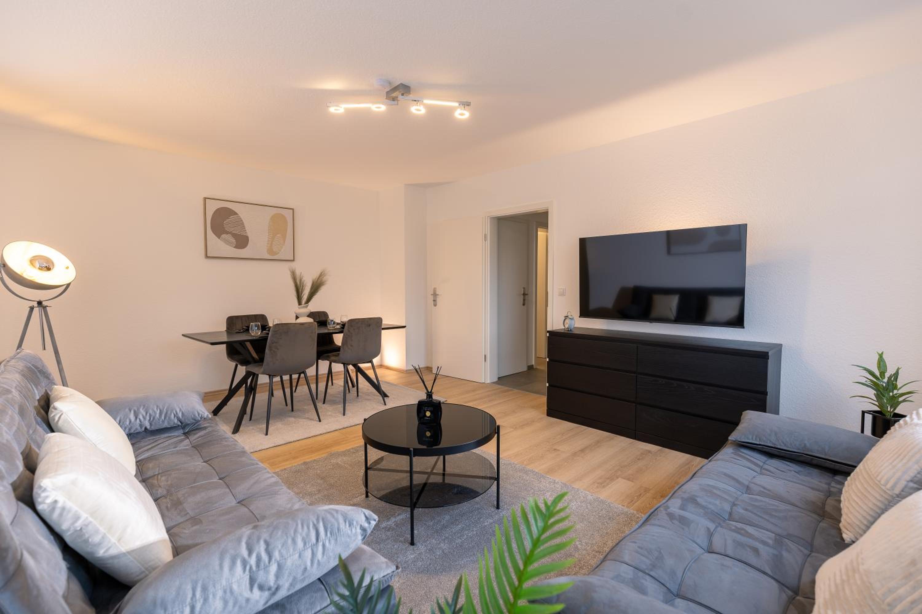 One-Bedroom Apartment photo 1