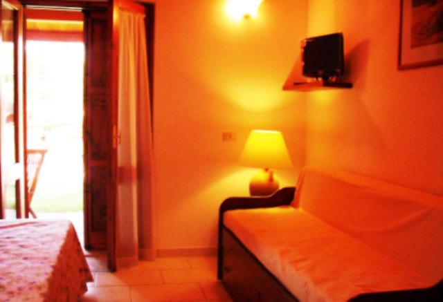 One-Bedroom Apartment - Photo 1