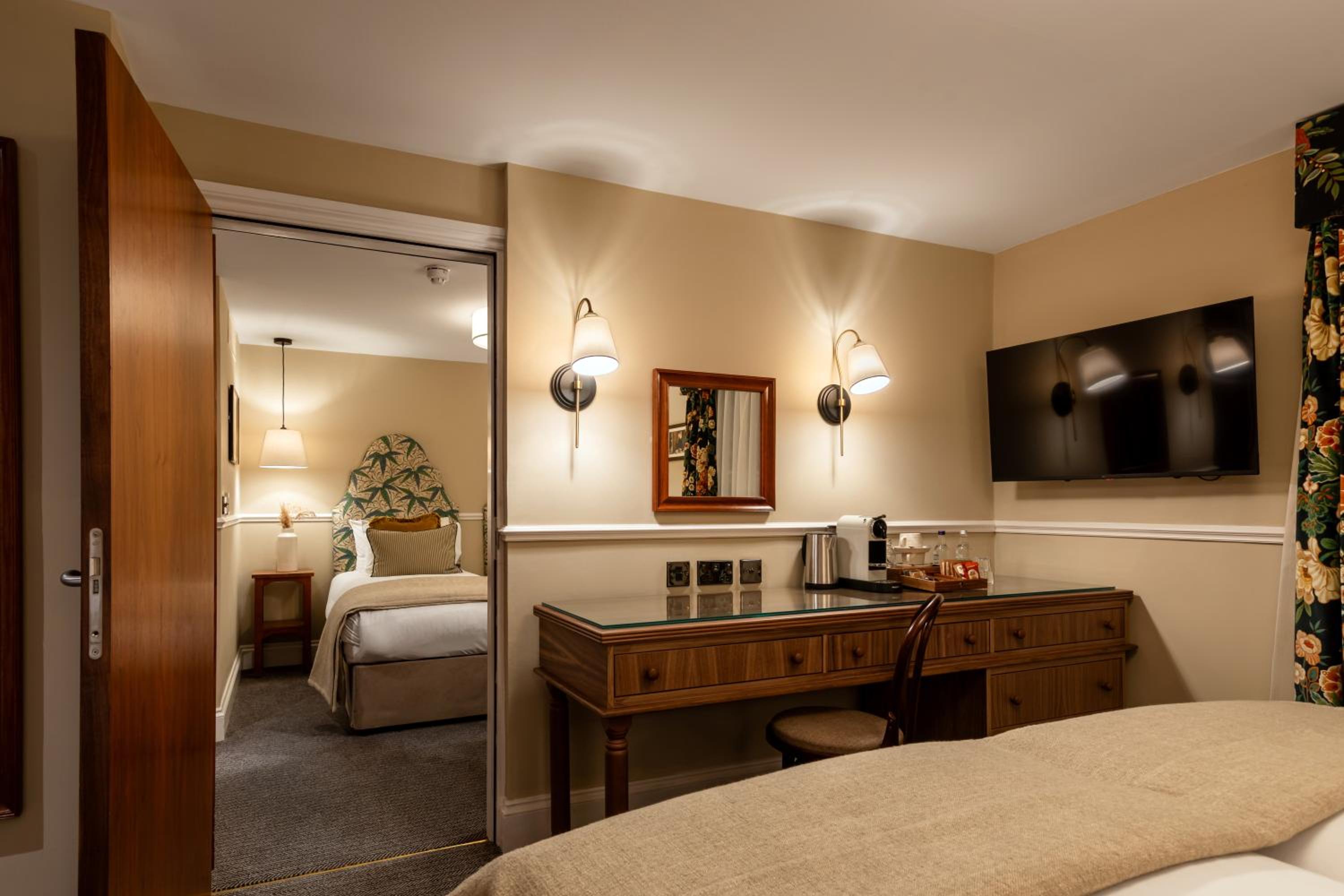 Deluxe Double or Twin Room photo 2
