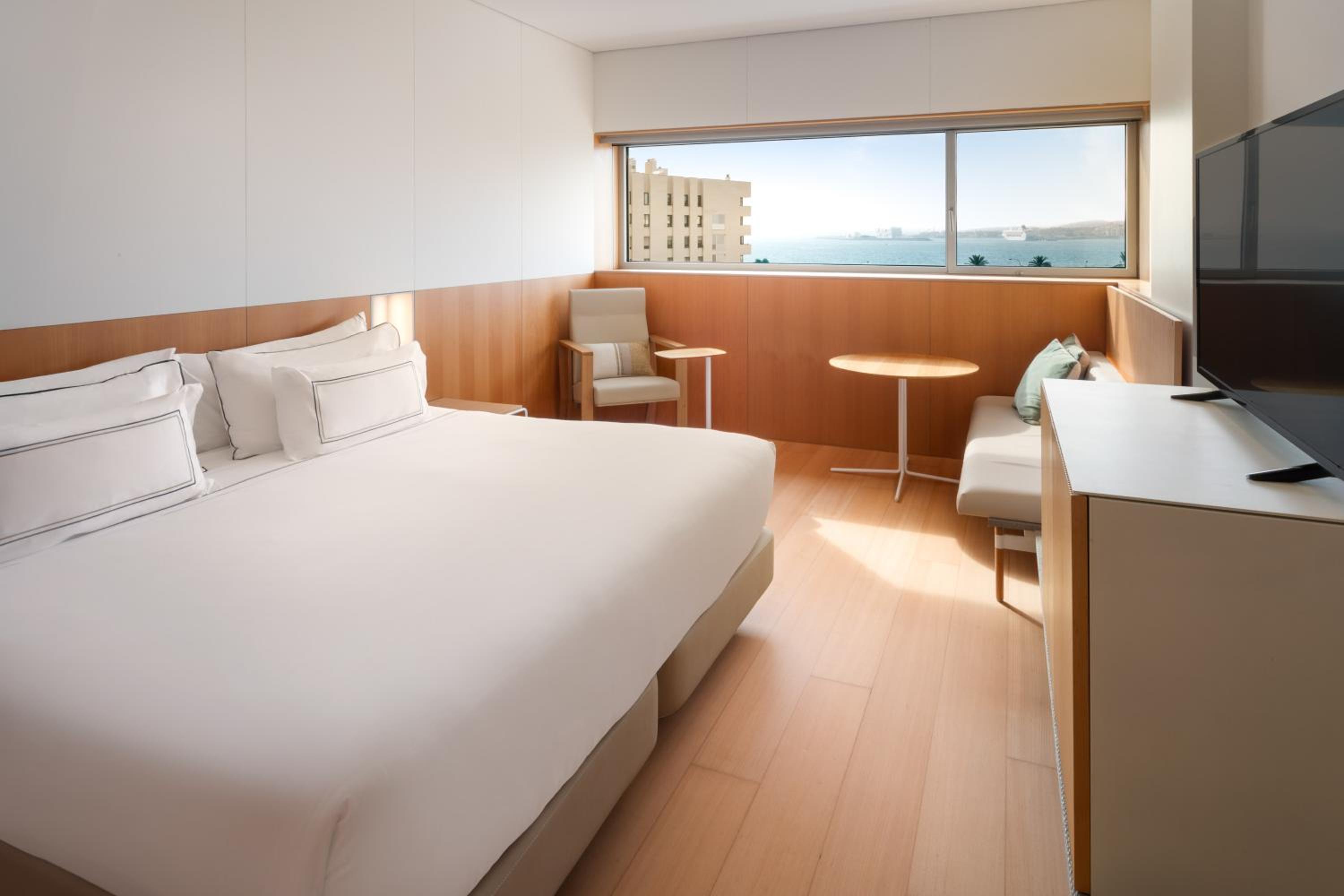 Deluxe Double or Twin Room with Sea View