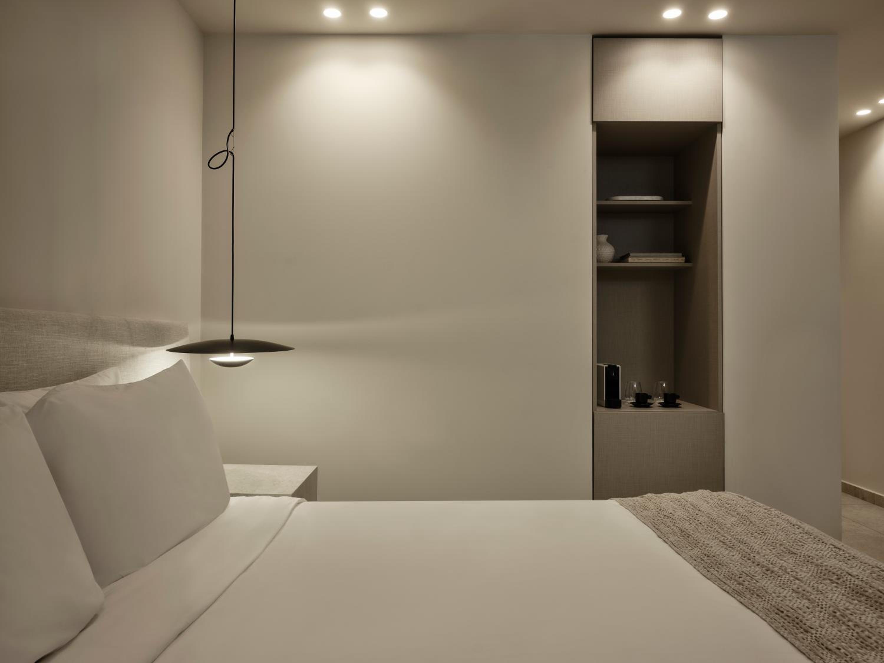 Basement Level Triple Room with Window photo 3