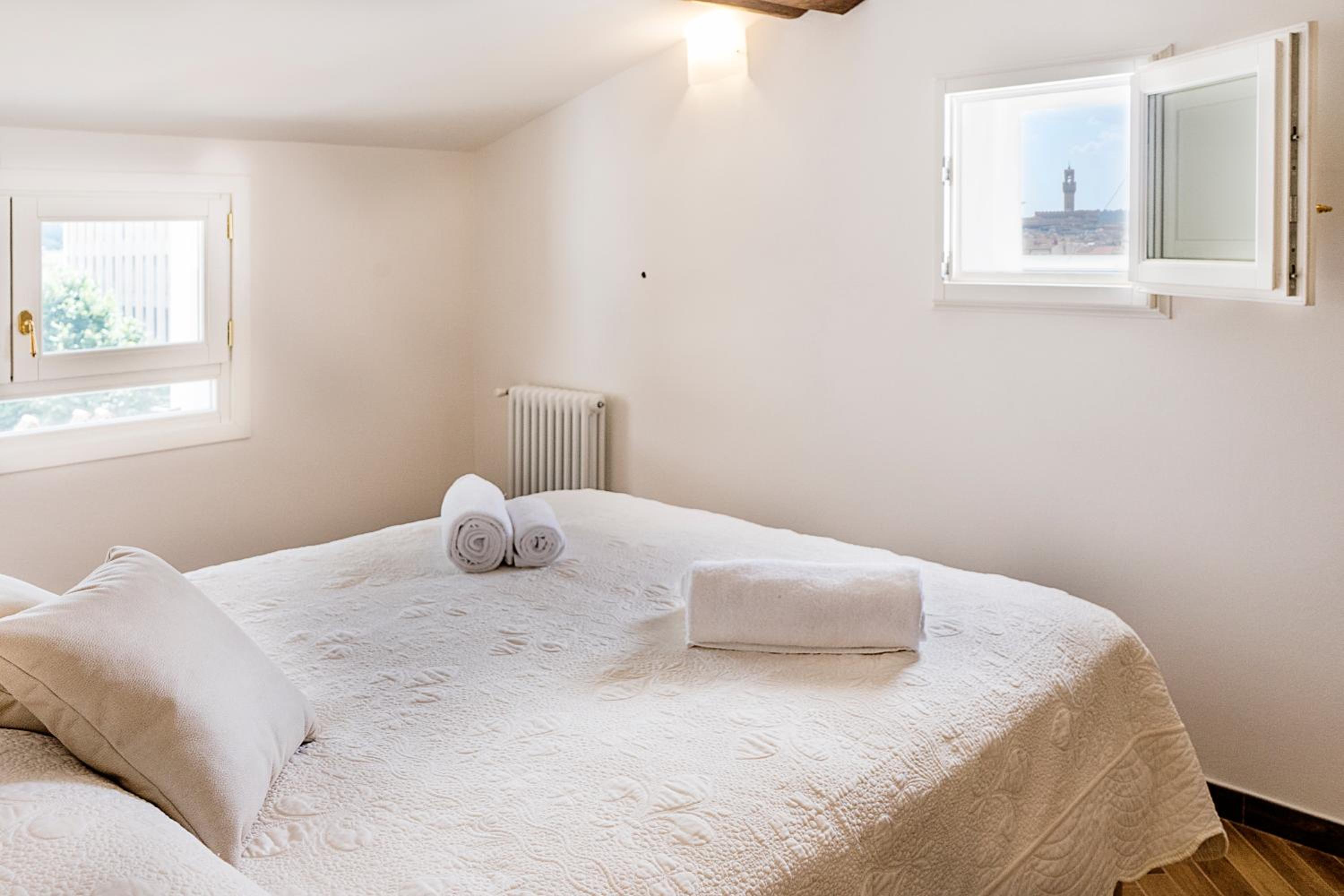 One-Bedroom Apartment with View photo 1