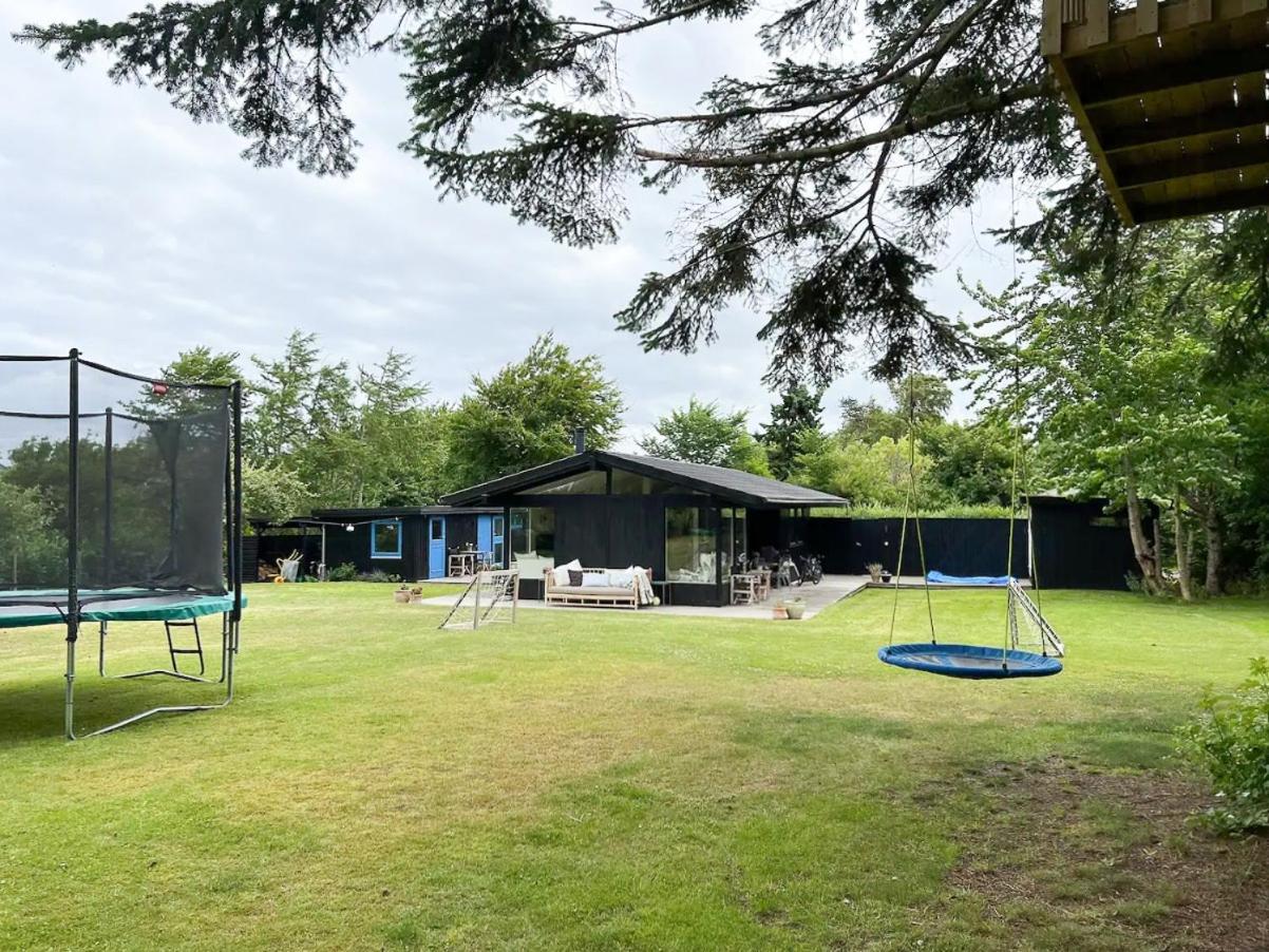 Five-Bedroom Holiday Home photo 2