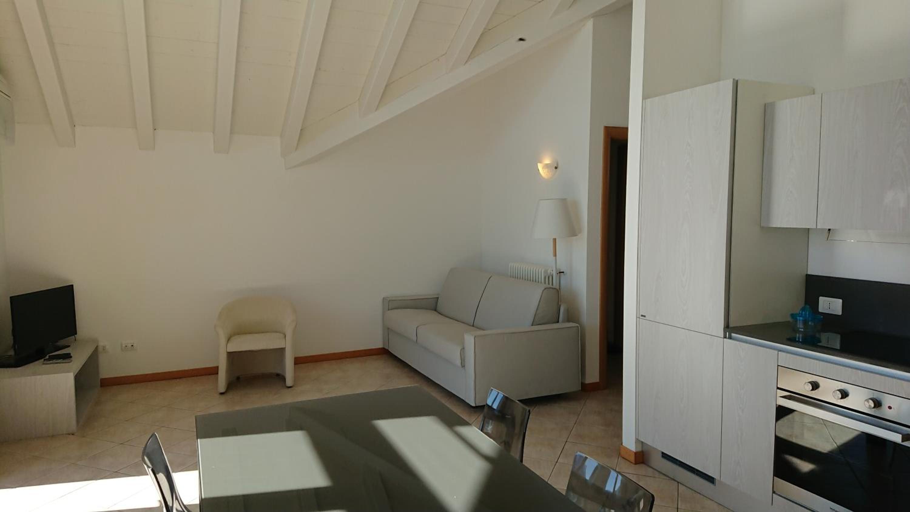 One-Bedroom Apartment with Lake View