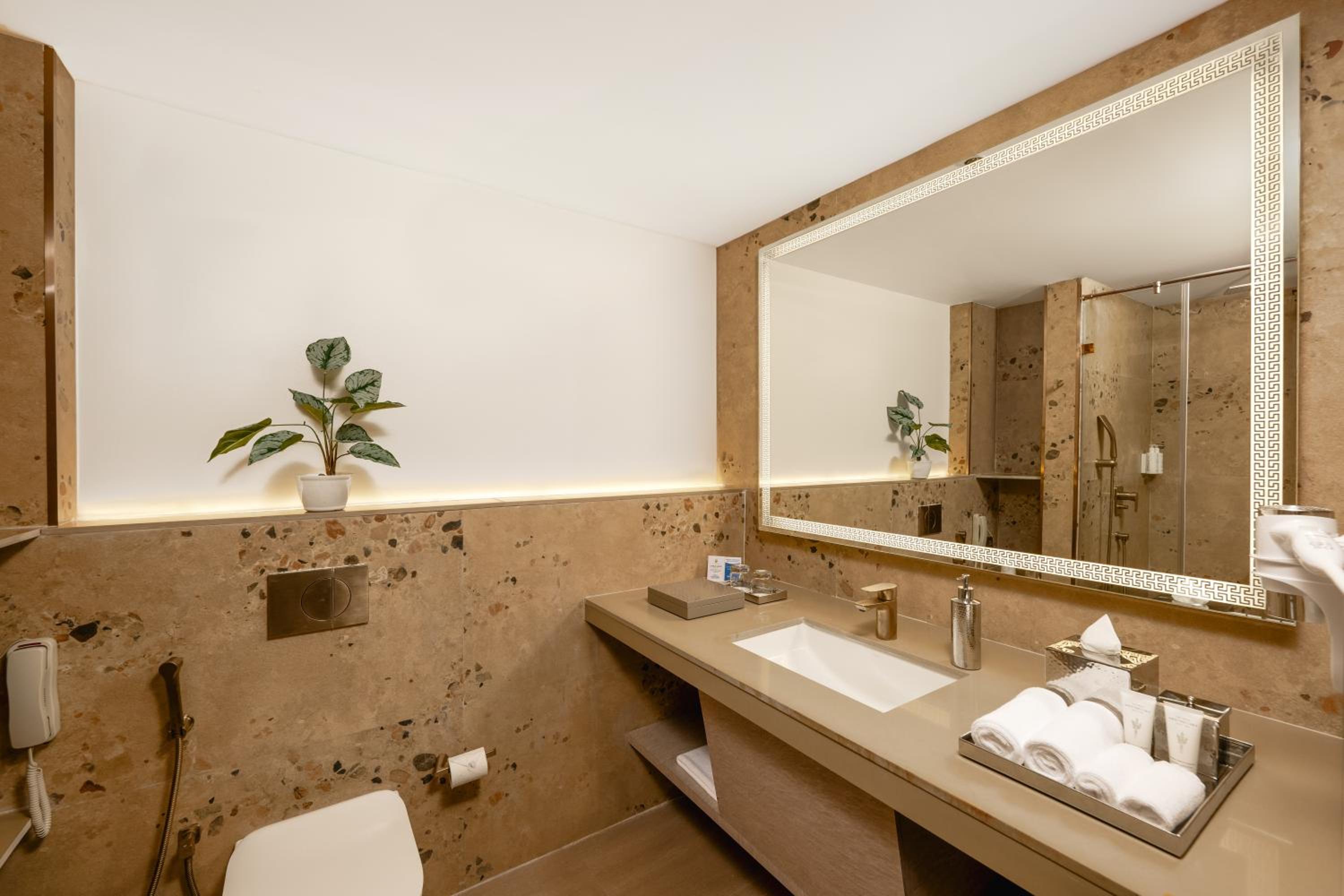 Premium Sea View Room with Balcony photo 2