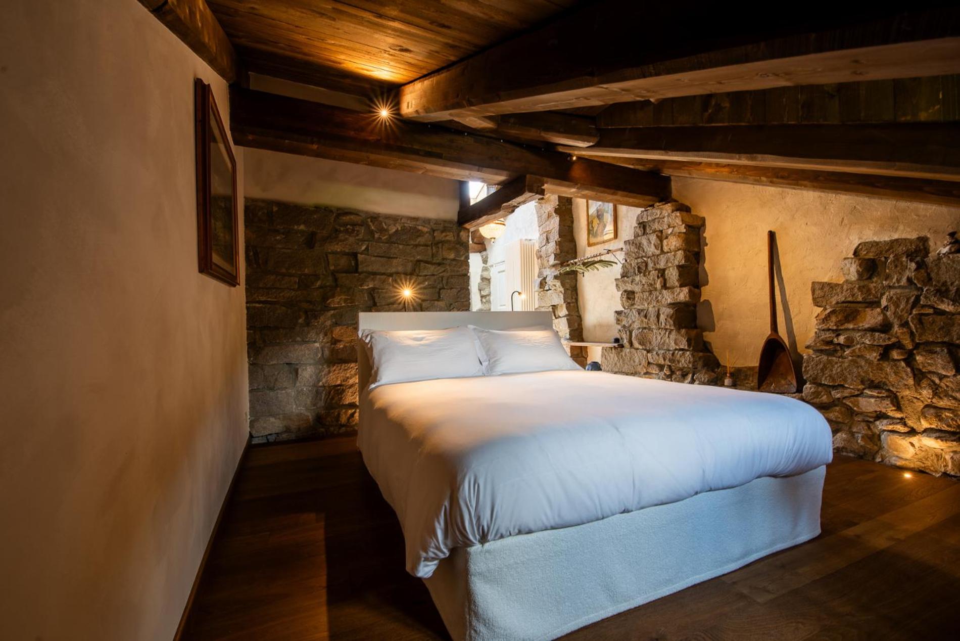 King Room with Balcony - Photo 1