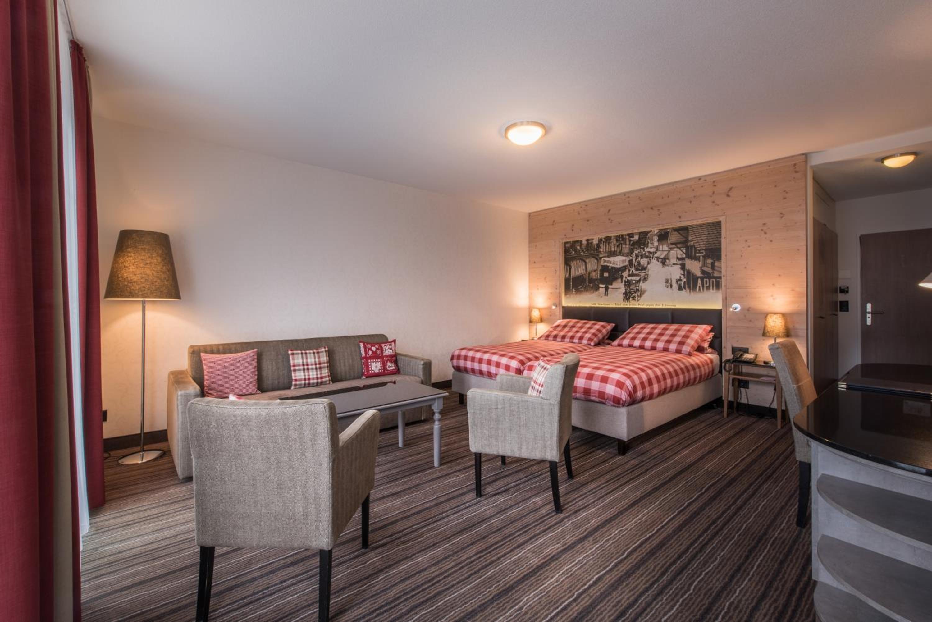 Extra Large Room photo 2