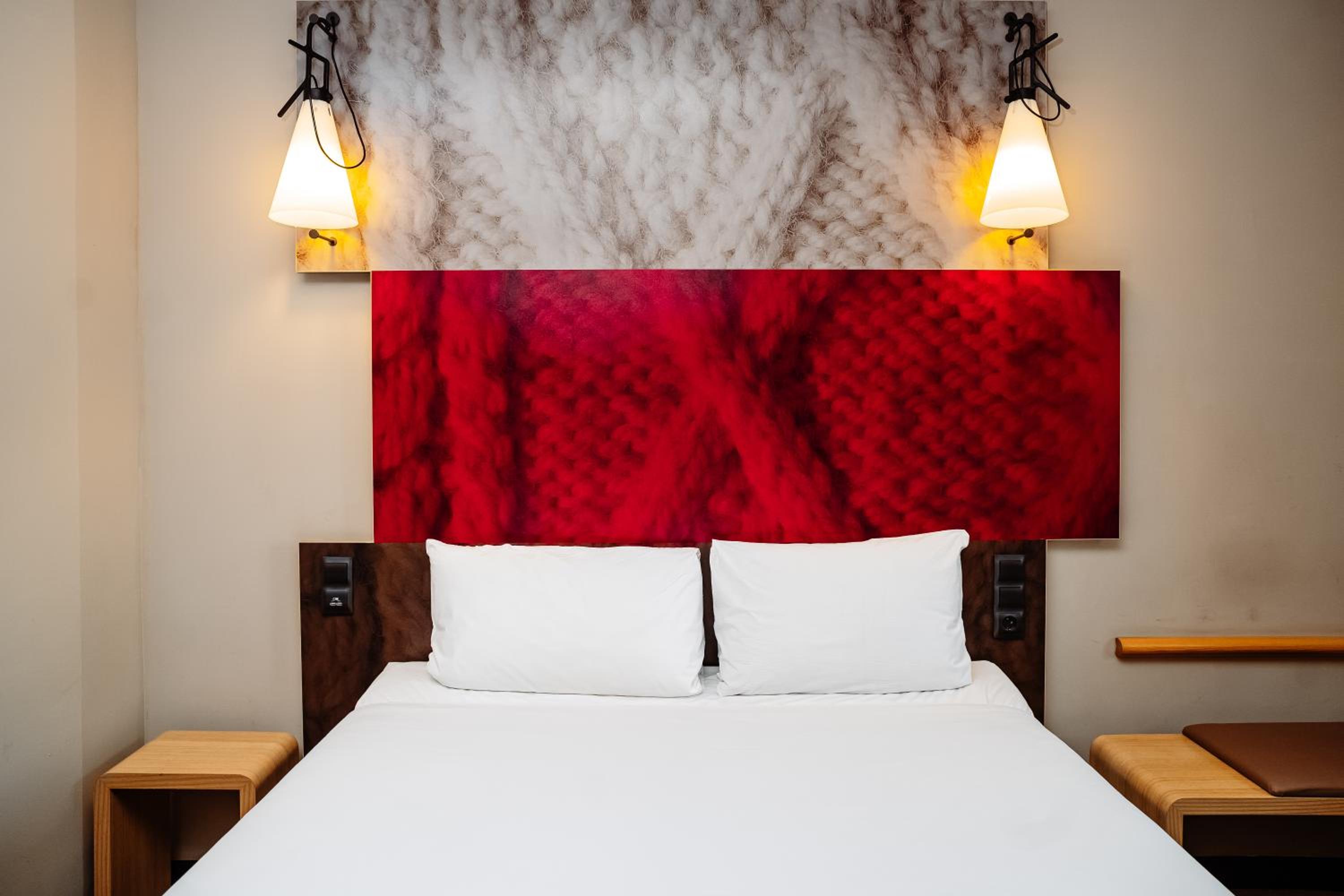 Standard Non Smoking Room with One Double Bed - Photo 2