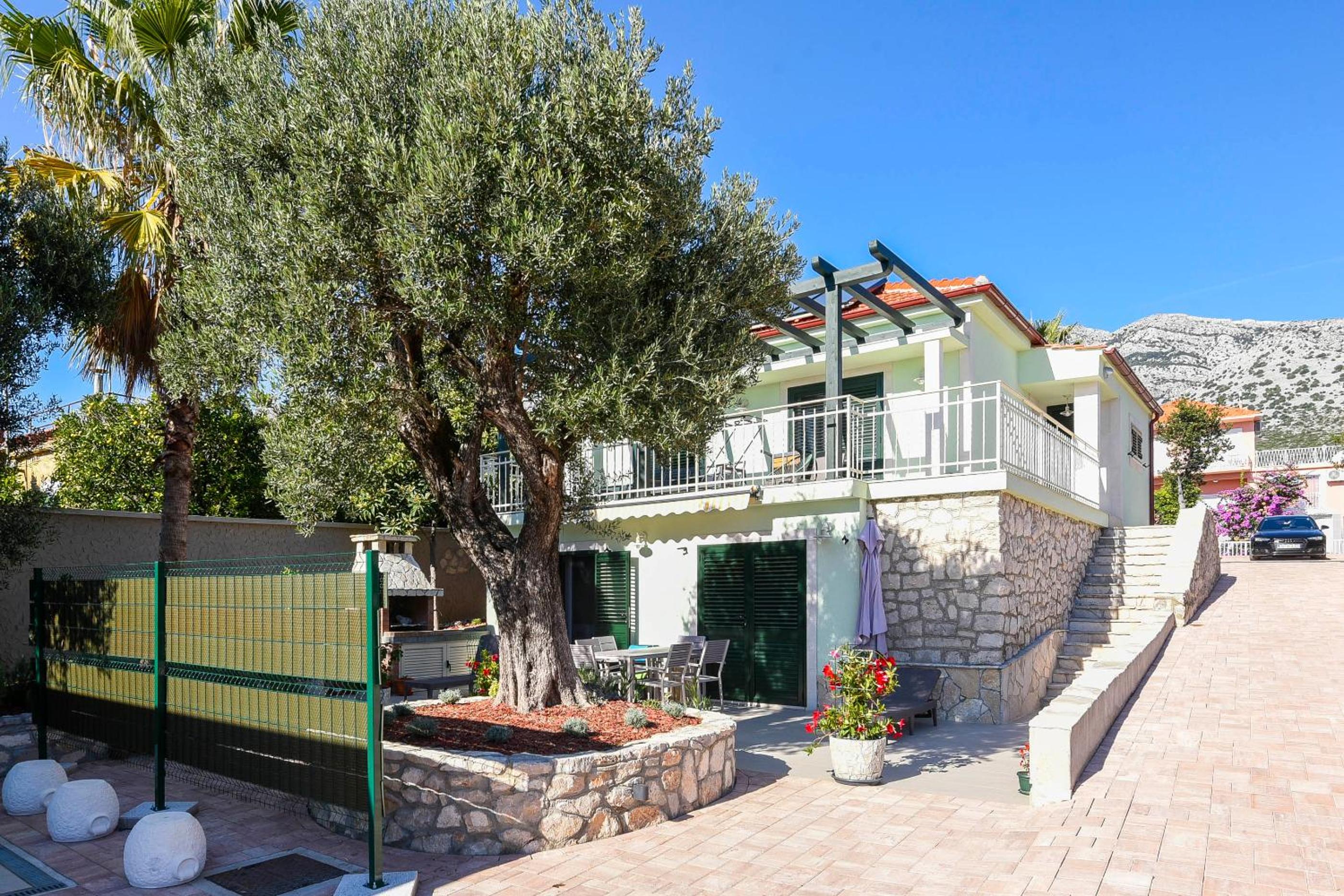 Villa photo 3