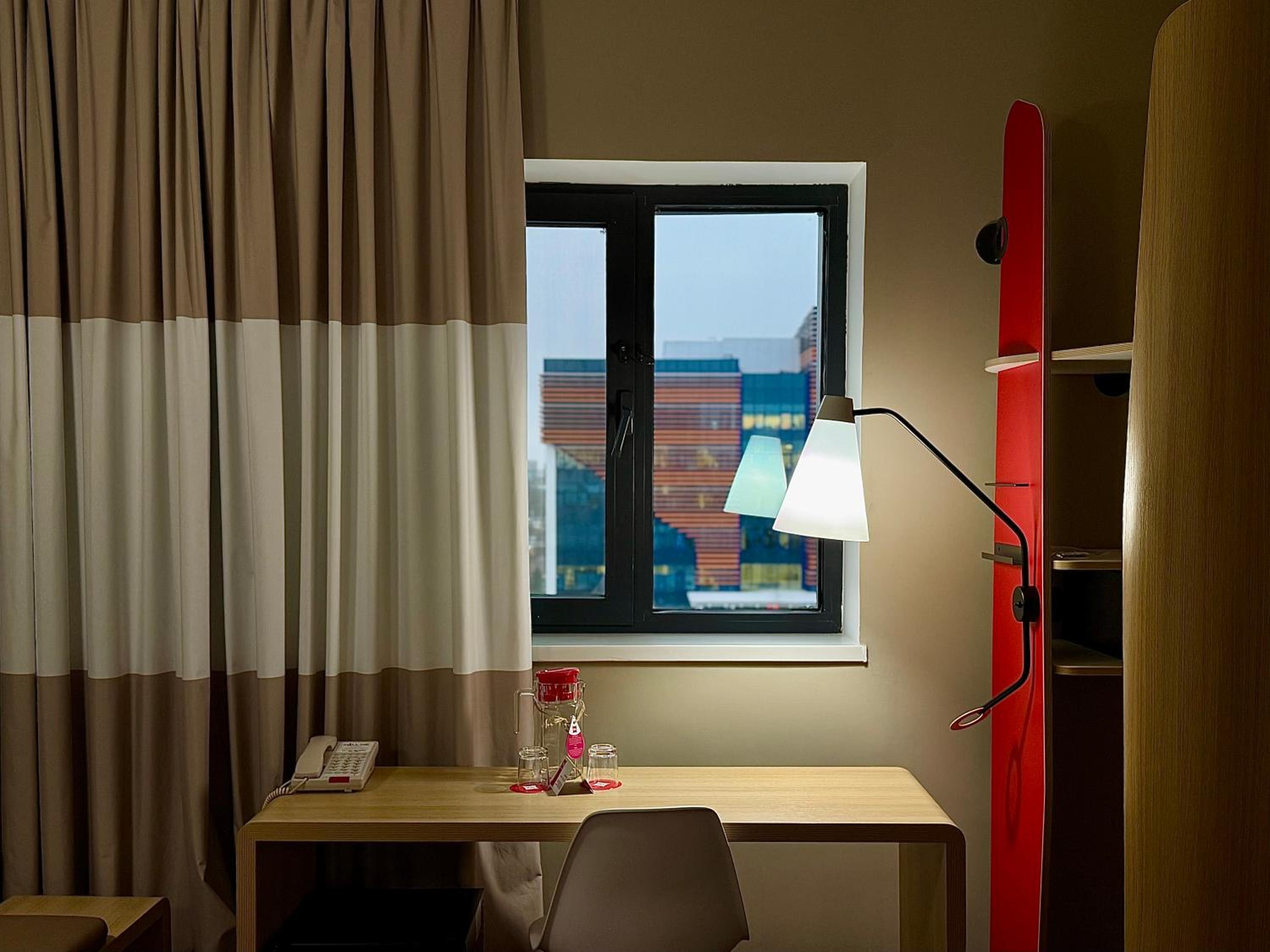Standard Double Room With City View - Photo 2