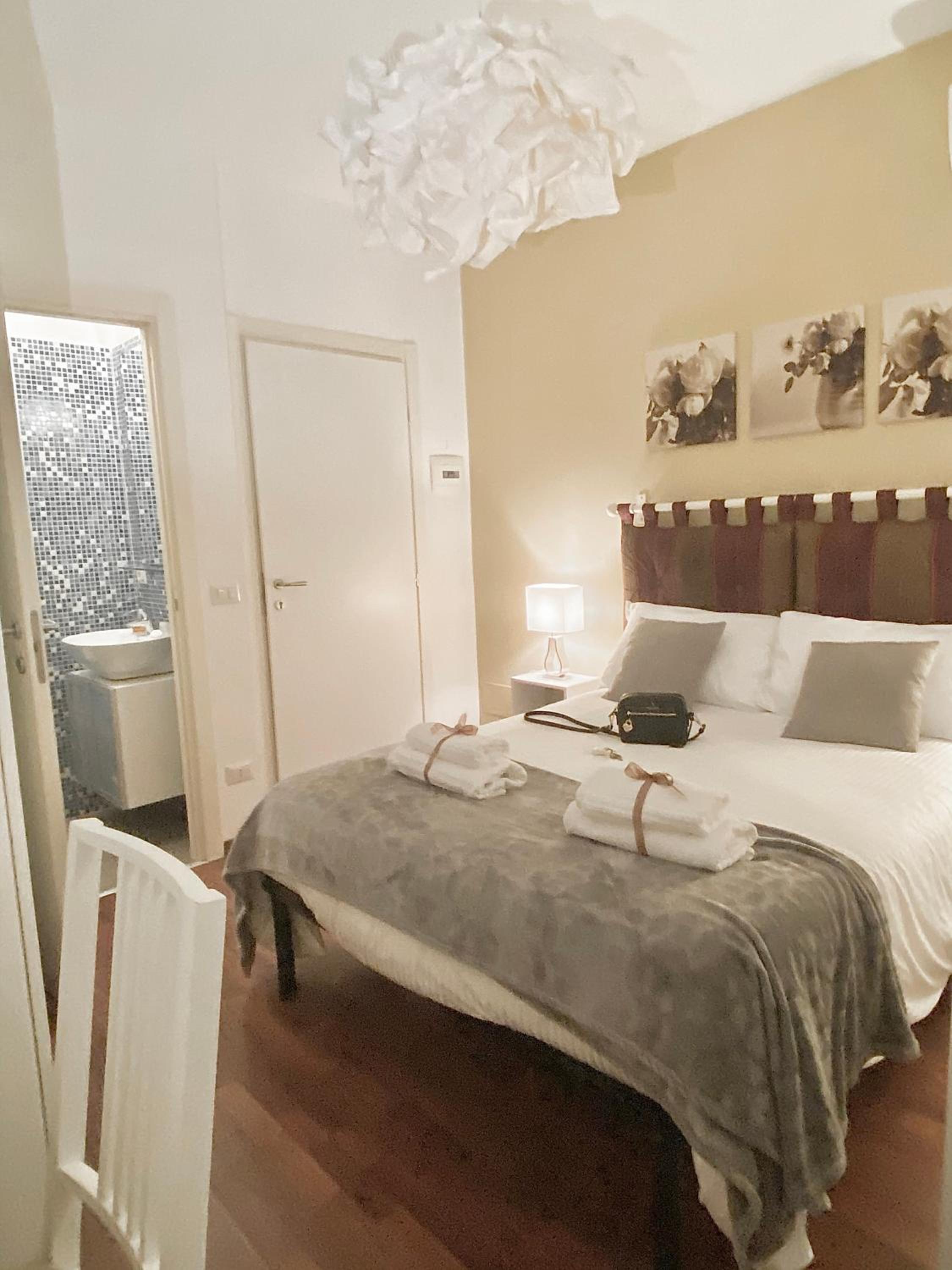 Double Room with Private Bathroom photo 2