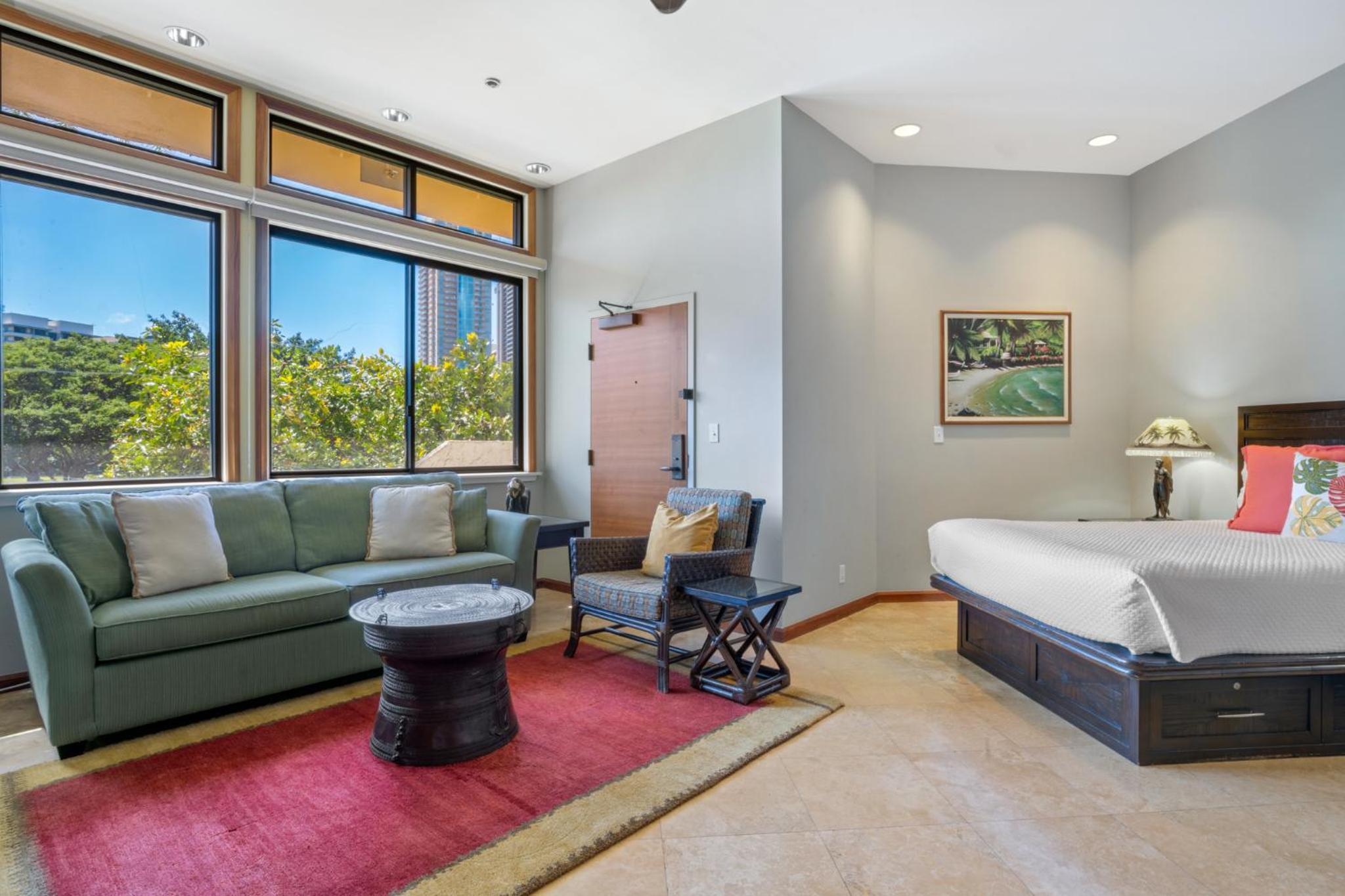 Oversize Park View Studio Parlor Suite with Kitchen - Photo 1