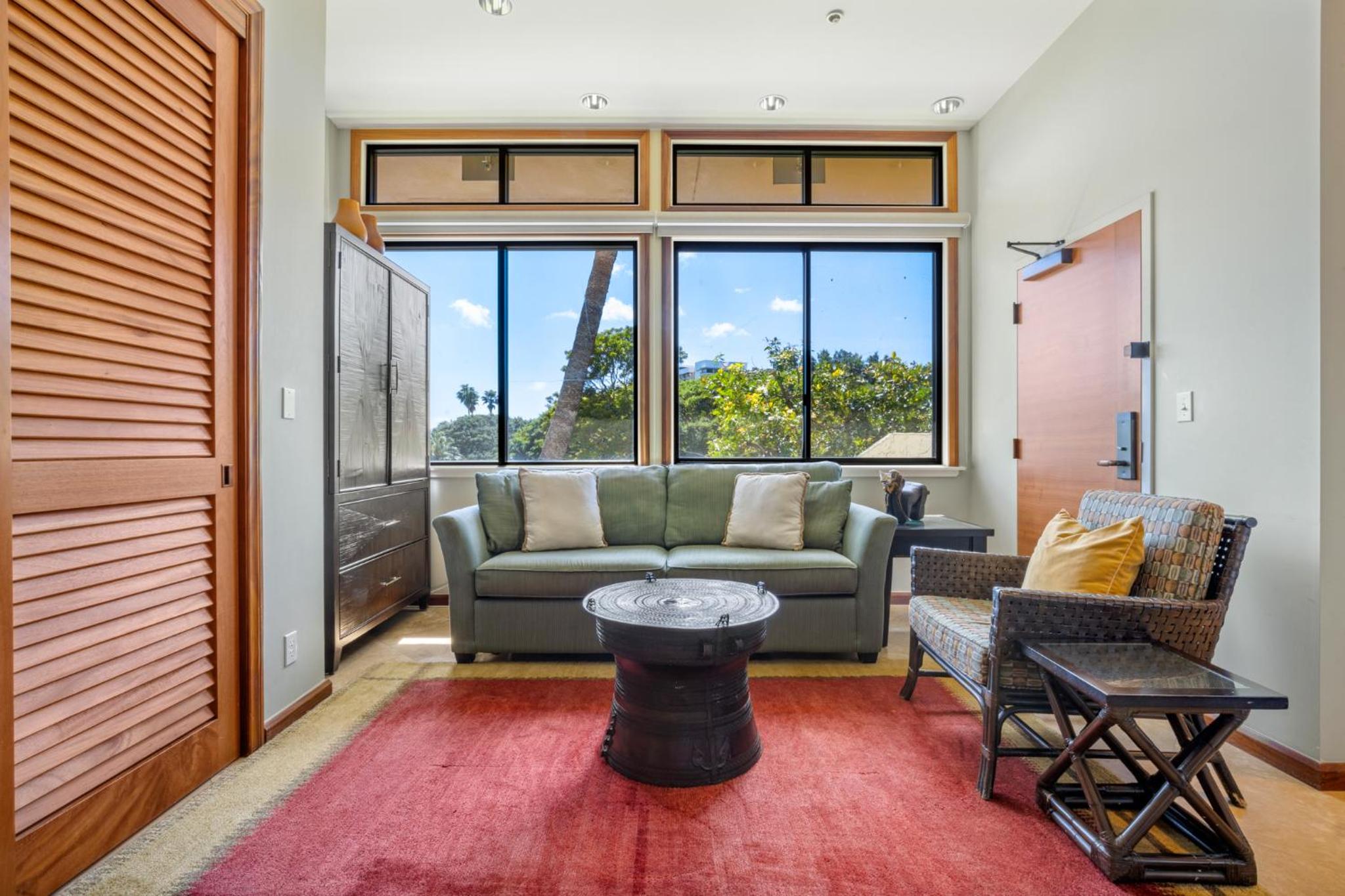 Oversize Park View Studio Parlor Suite with Kitchen - Photo 4