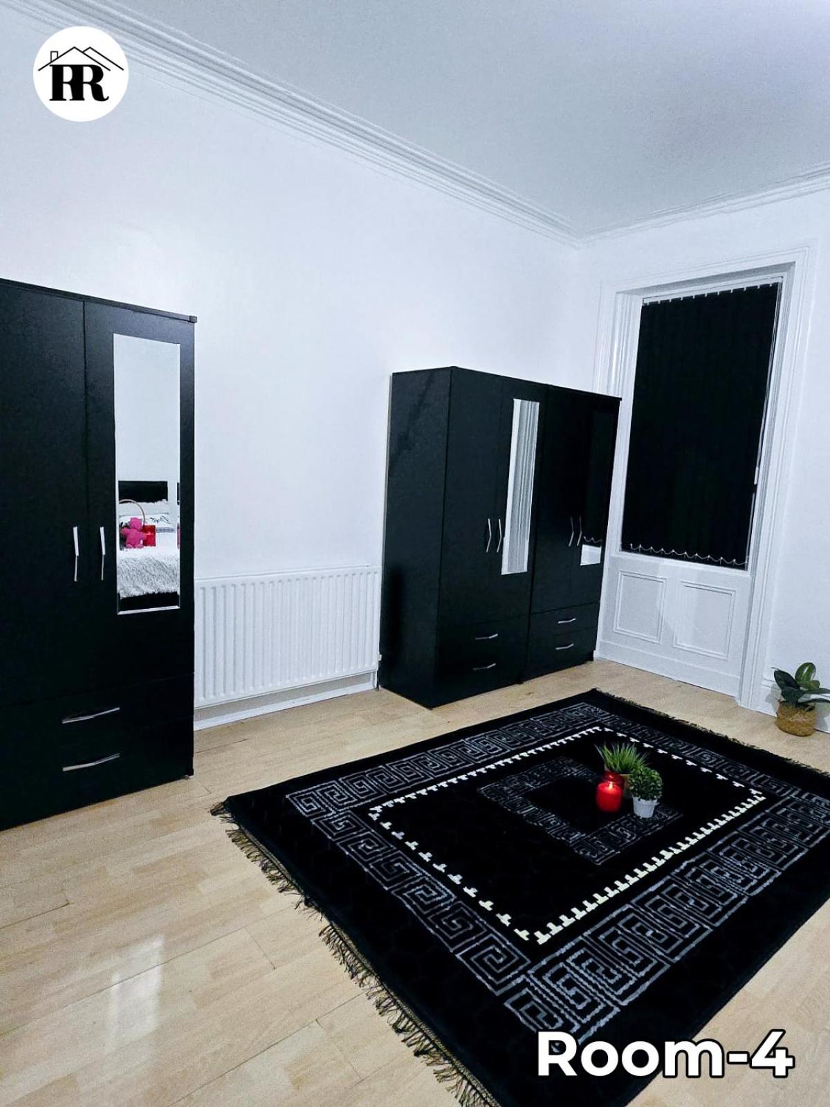 Deluxe Family Room photo 2